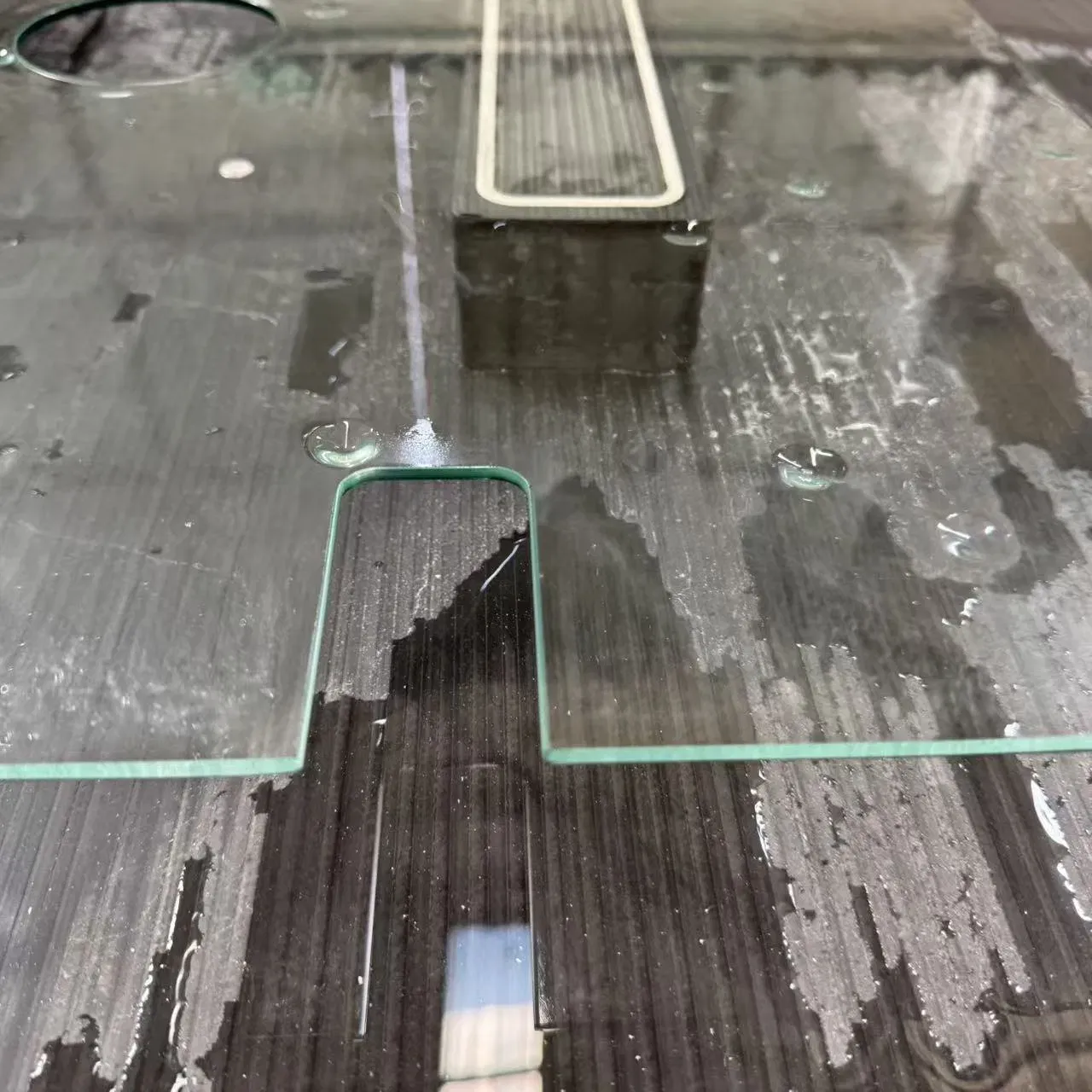 Автоматическая машина для сверления, фрезерования и шлифовки стекла с ЧПУ 4