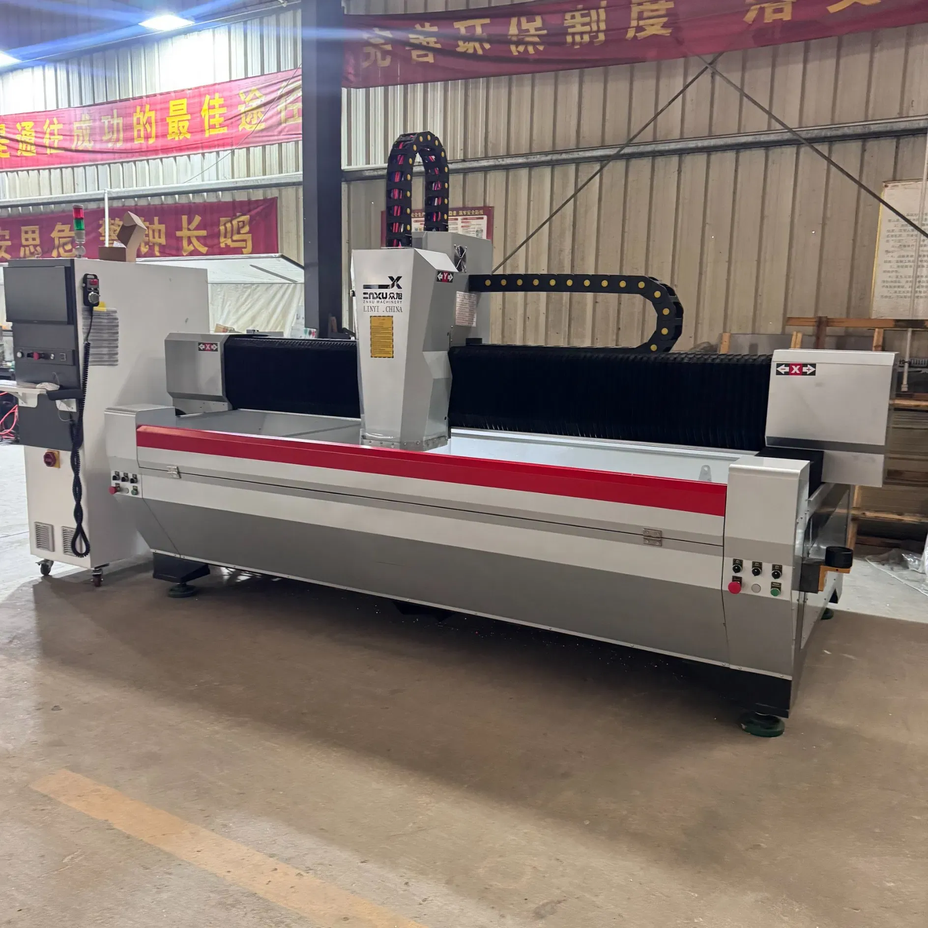 Профессиональный горизонтальный станок с ЧПУ для обработки стекла 4