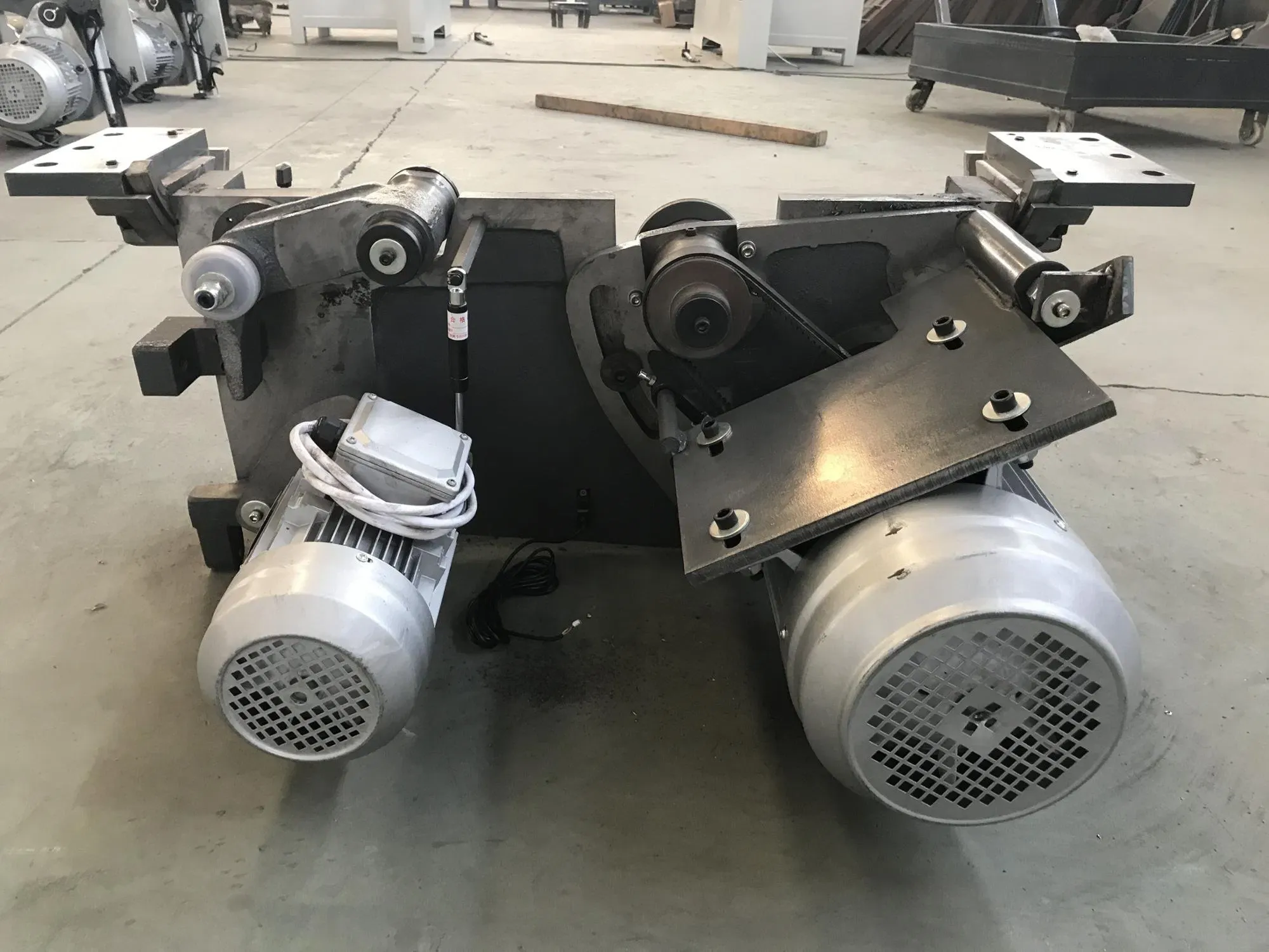 Профессиональная ленточная пила со столом MJ6132TD 6