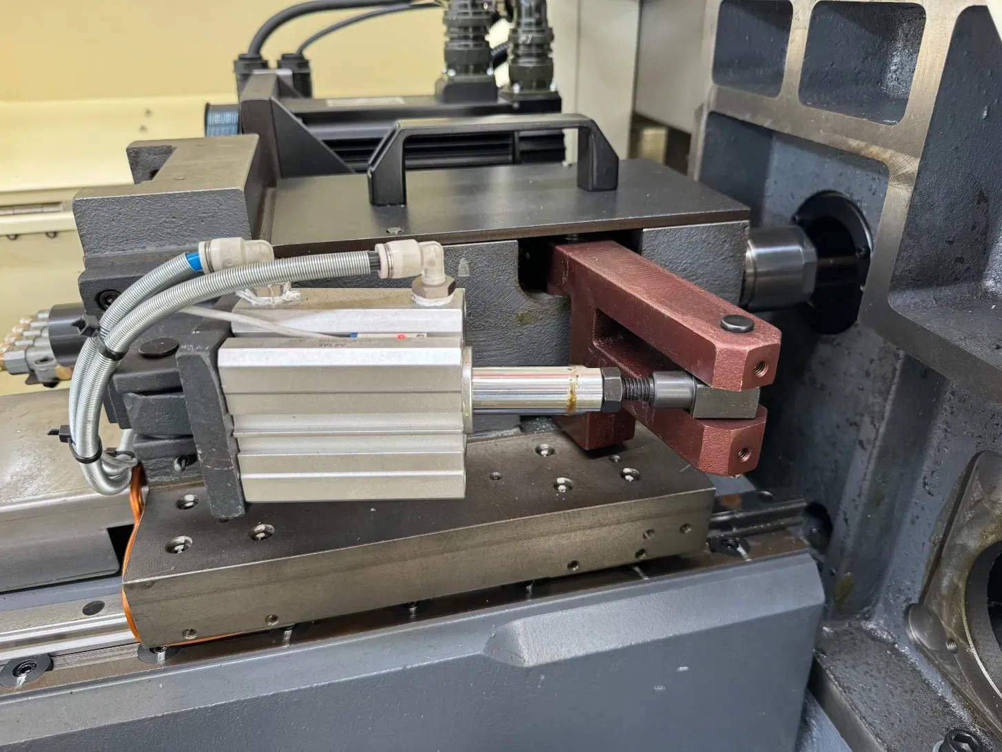 CK1113 Высокоточный токарный станок с подвижной головкой швейцарского типа CNC 5