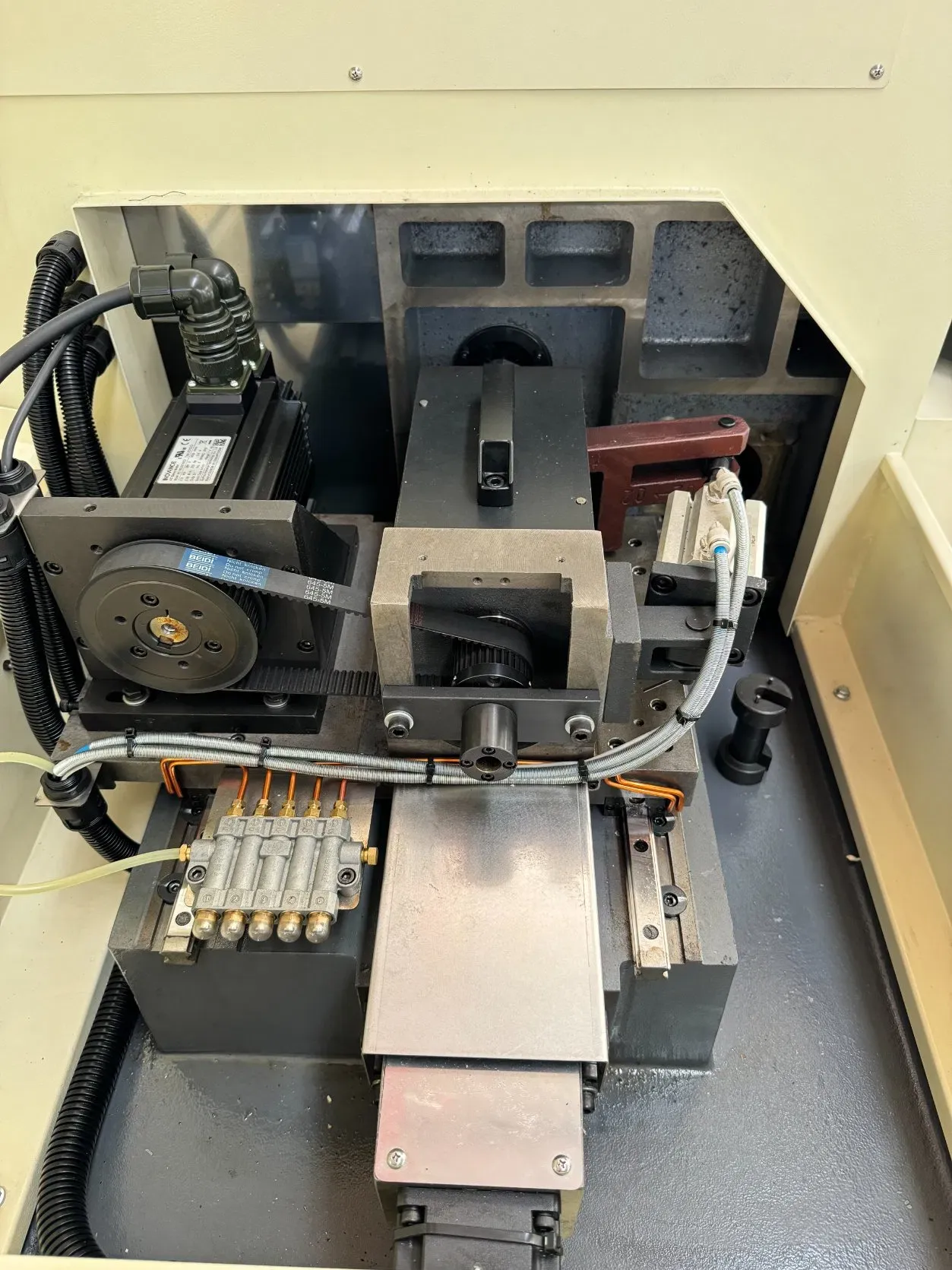 CK1113 Высокоточный токарный станок с подвижной головкой швейцарского типа CNC 4