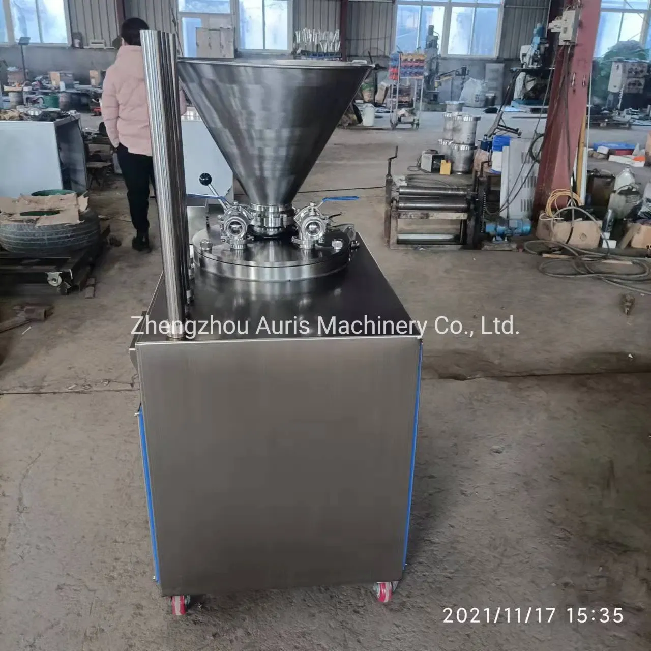 Профессиональная машина для фарширования мяса и овощей 6