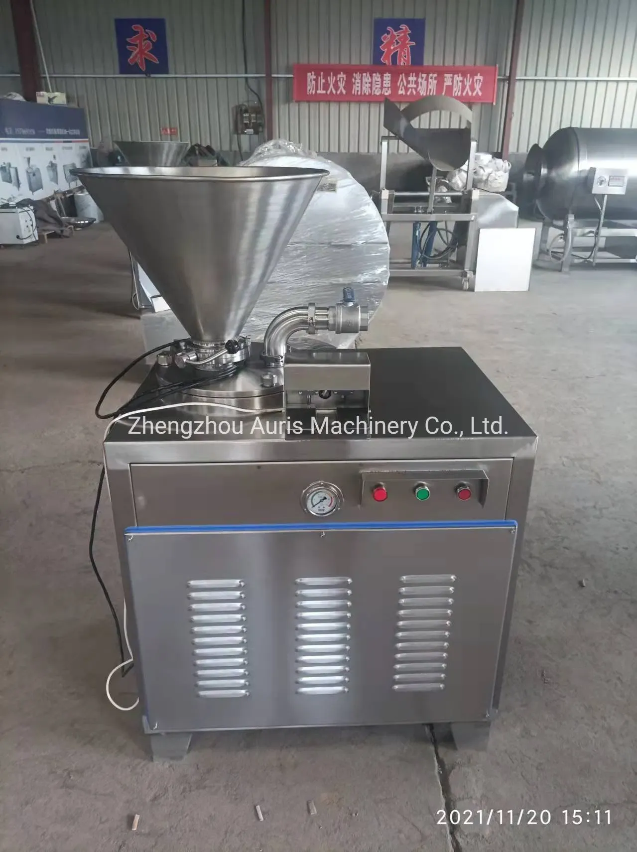 Профессиональная машина для фарширования мяса и овощей 4