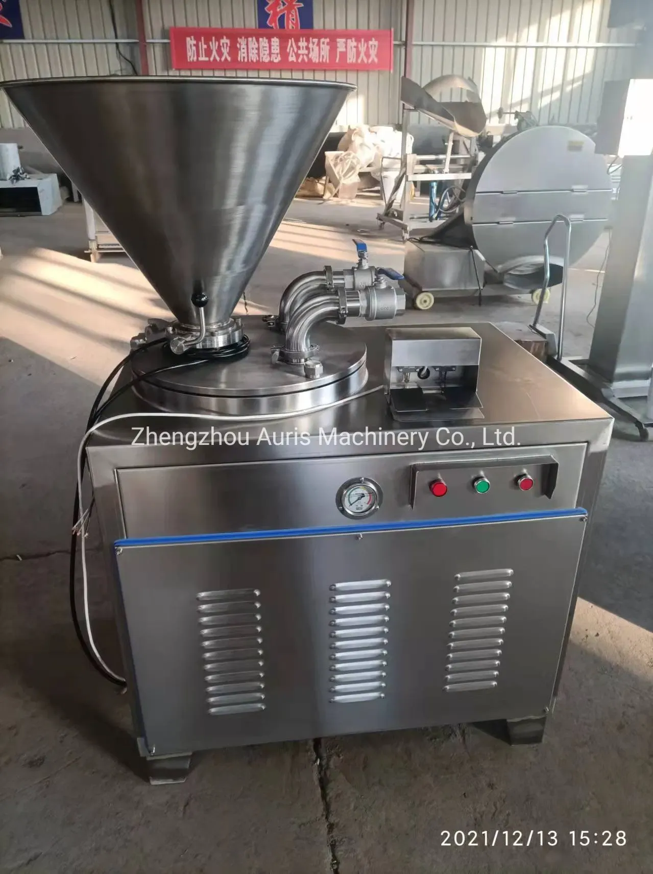 Профессиональная машина для фарширования мяса и овощей 5