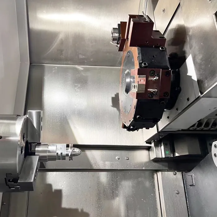 Компактный токарный станок с наклонной станиной для прецизионной обработки 3