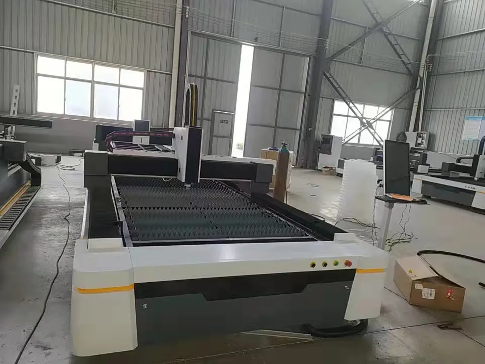 Профессиональный волоконный лазерный резак JX-3015 3