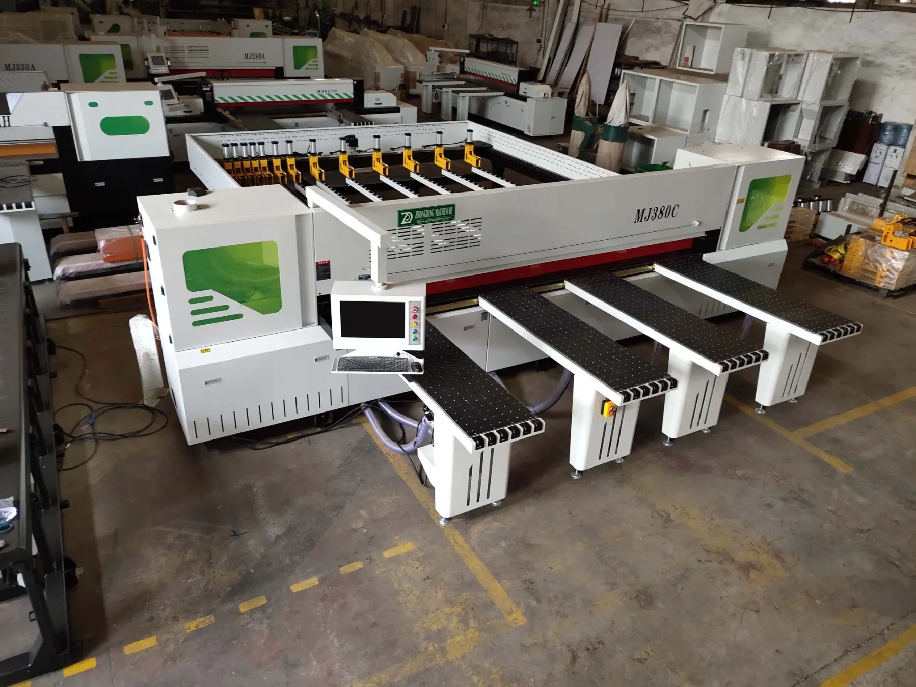 Станок с ЧПУ для распиловки древесины с автоматической подачей MJ380 3