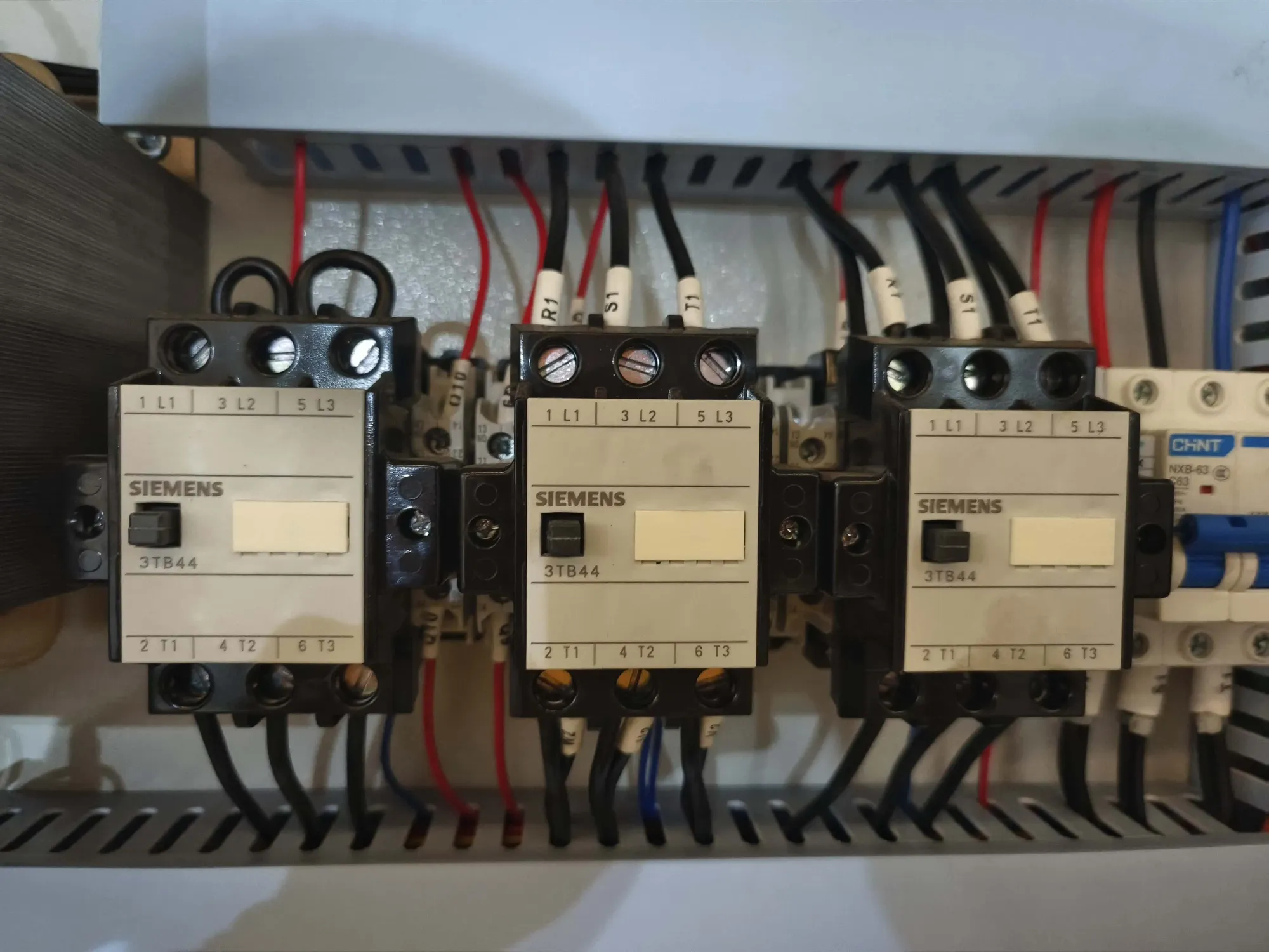 Станок с ЧПУ для распиловки древесины с автоматической подачей MJ380 5