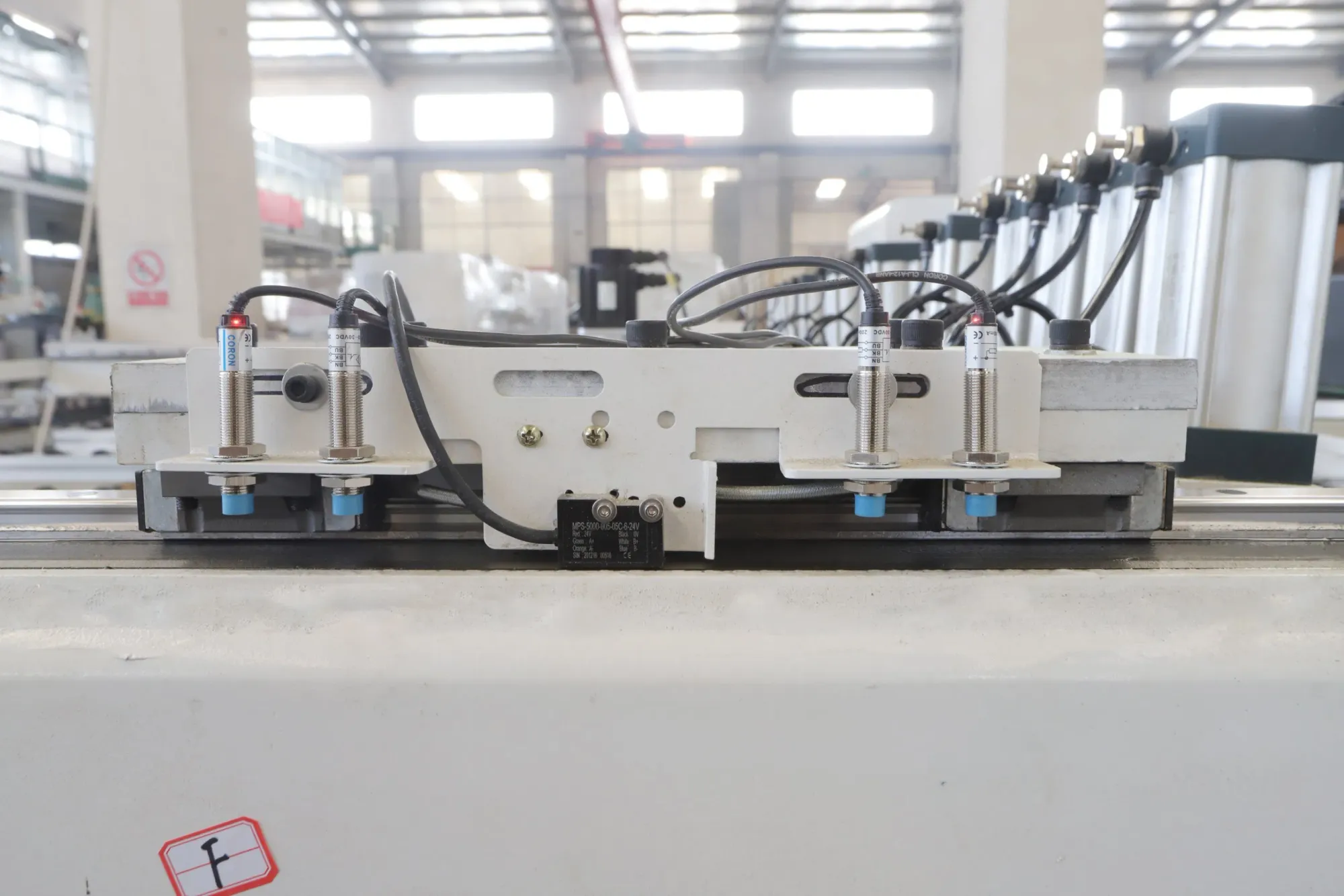 Высокоточная ЧПУ пила для брусков DZ-2800 2