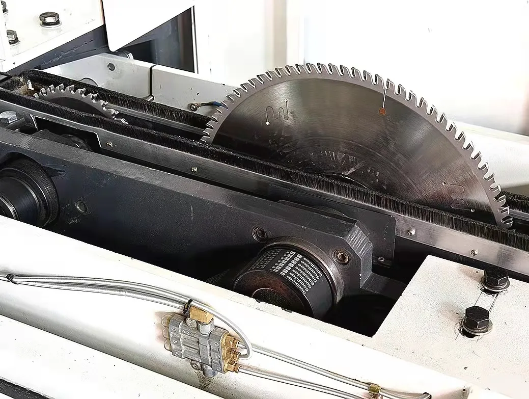 Высокоточная ЧПУ пила для брусков DZ-2800 5