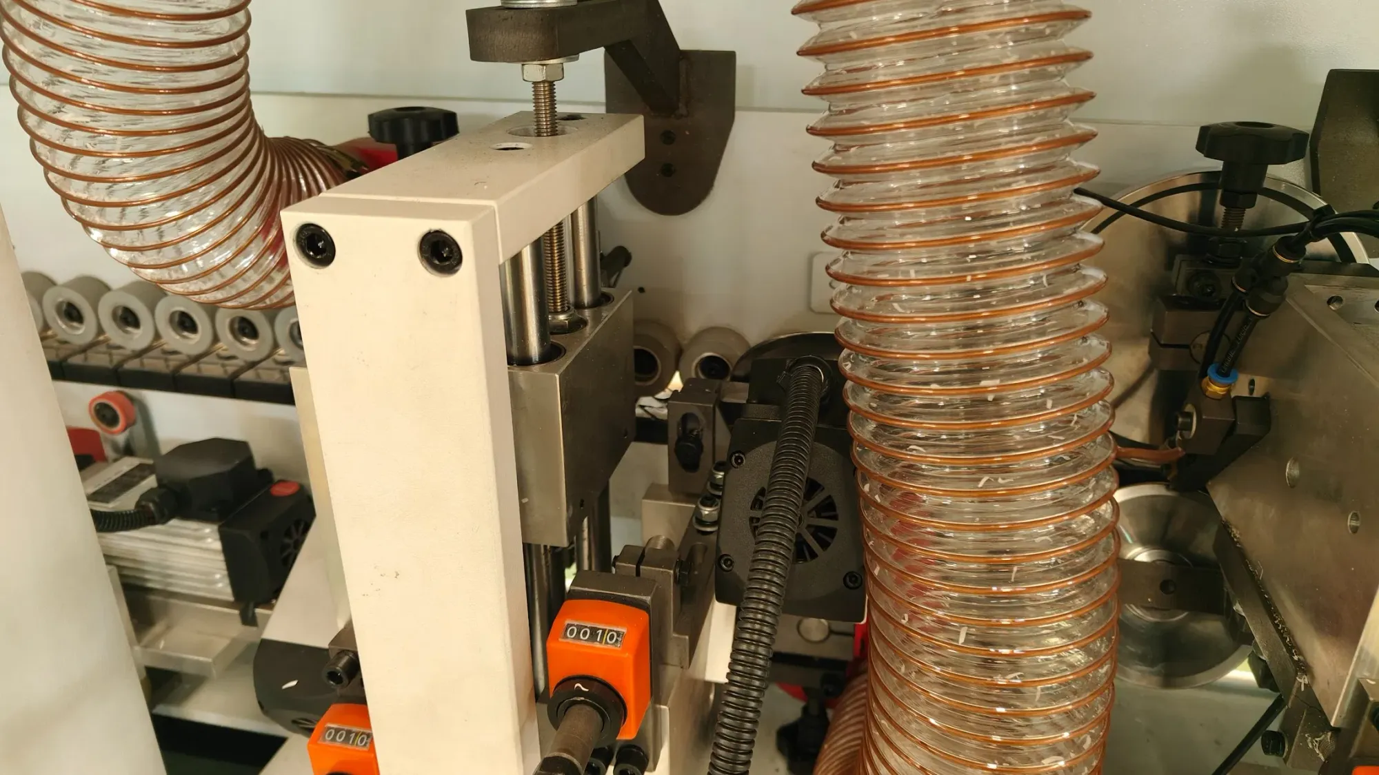 Автоматический кромкооблицовочный станок для деревообработки 4