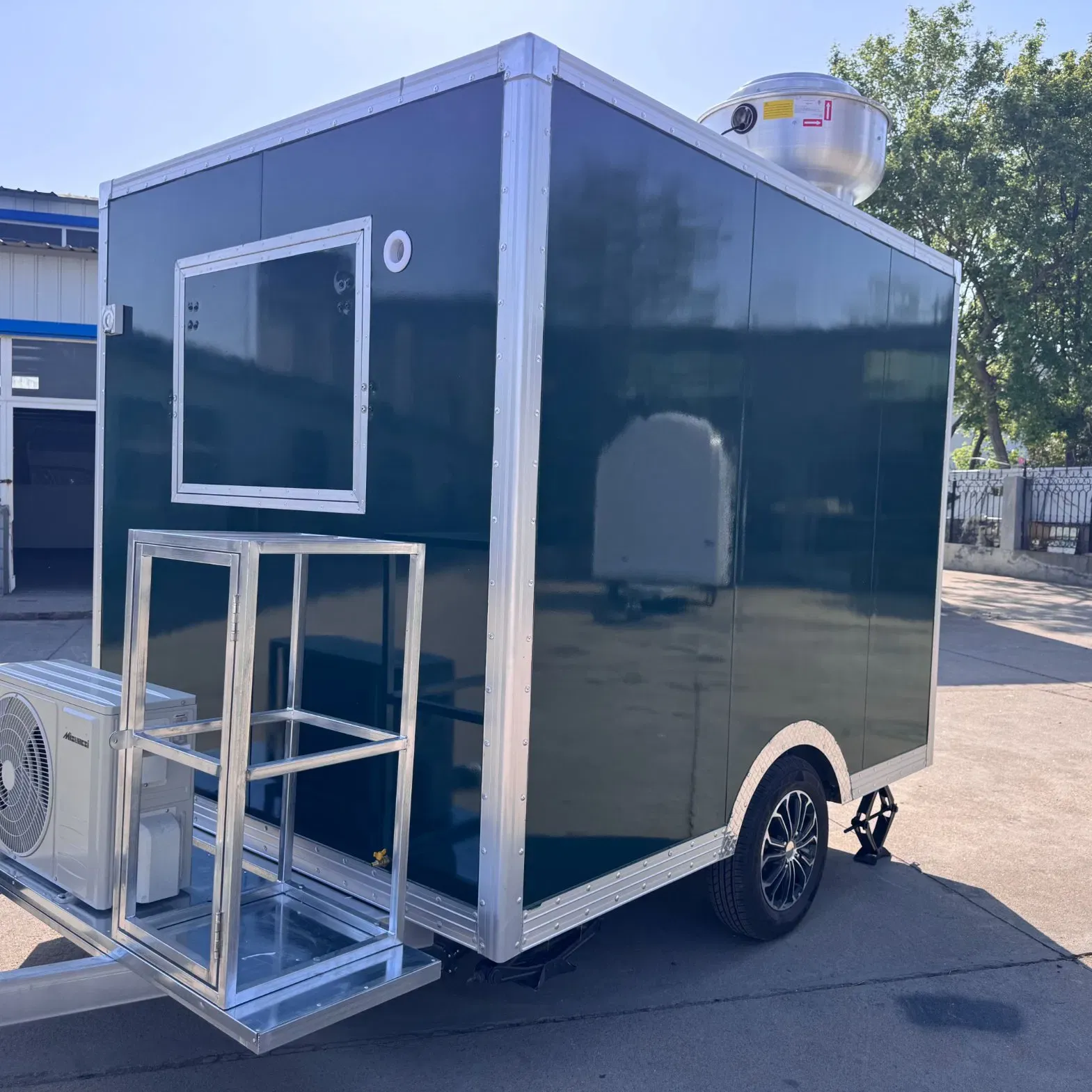 Кастомизированный мобильный фургон для еды 6