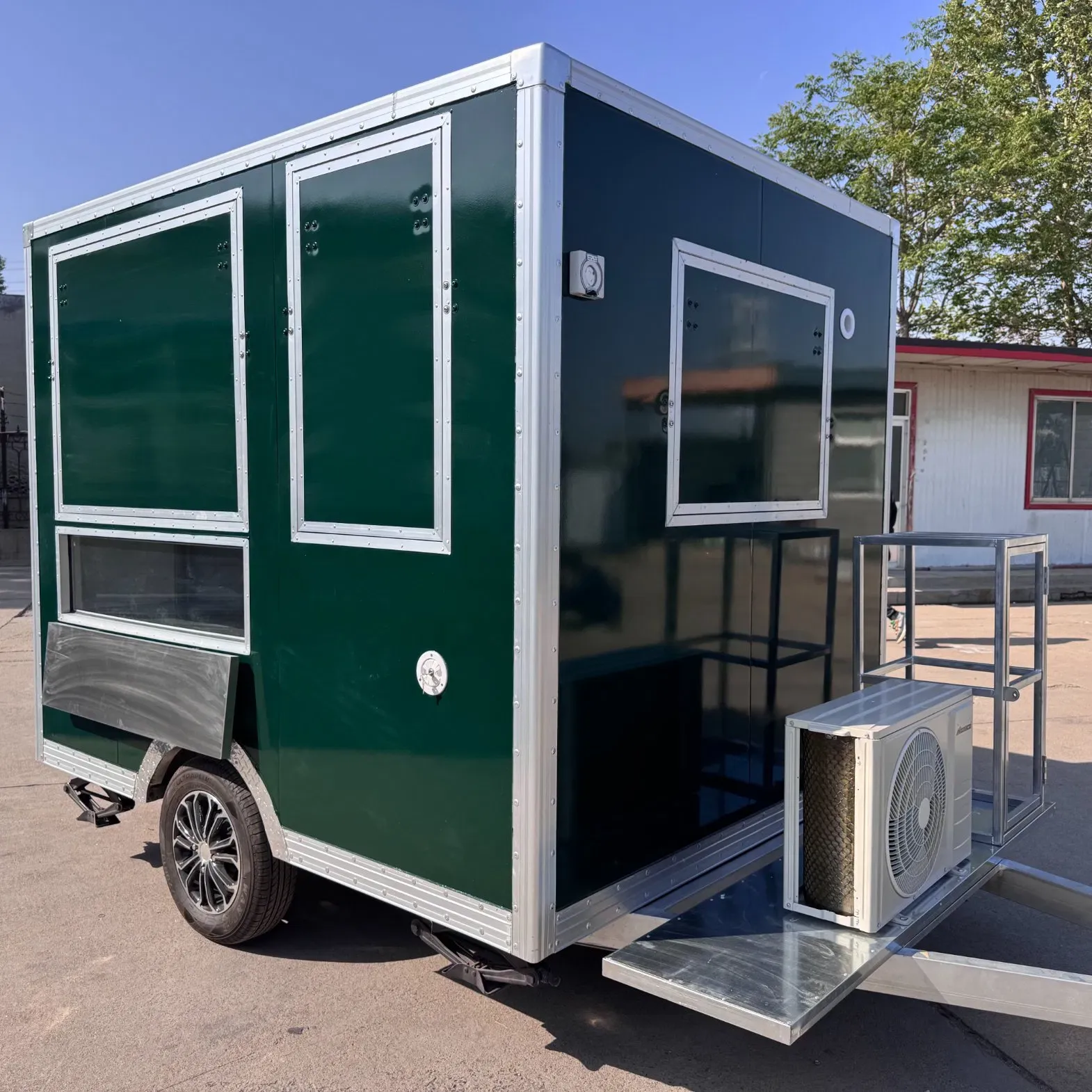 Кастомизированный мобильный фургон для еды 3