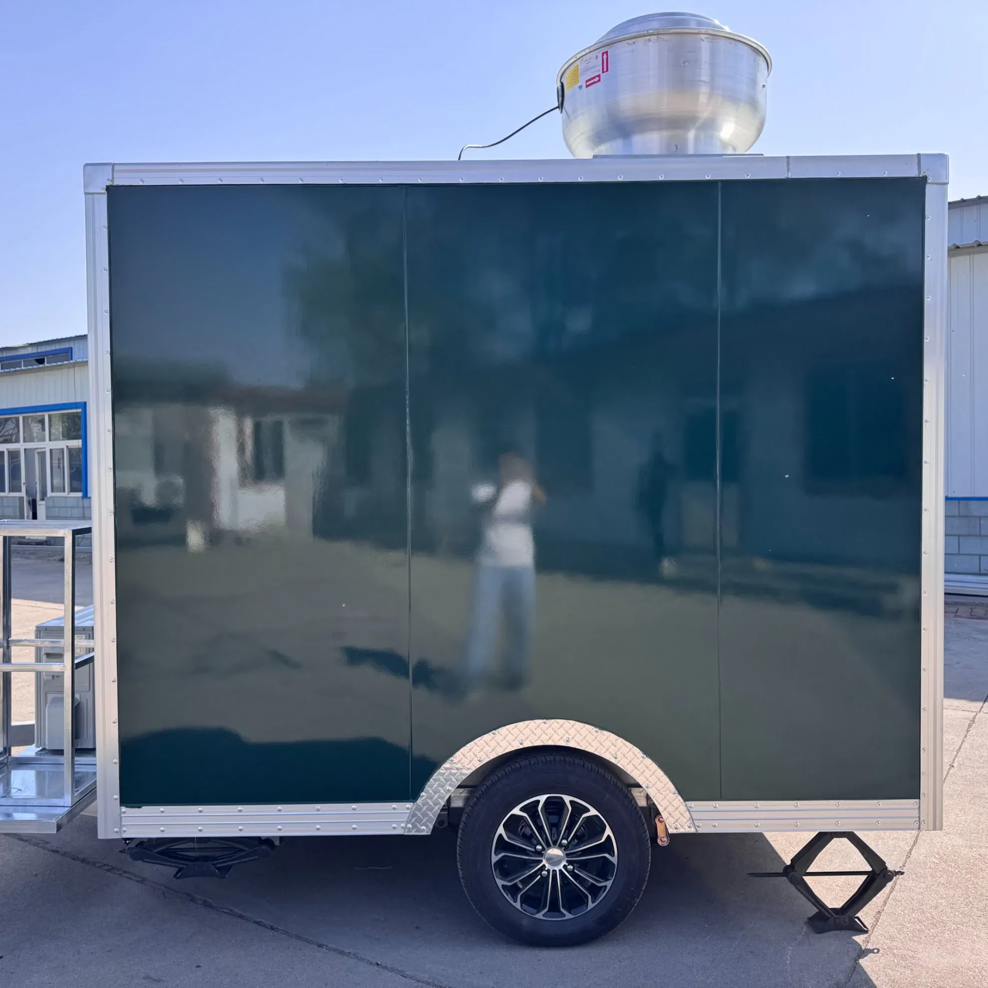 Кастомизированный мобильный фургон для еды 5