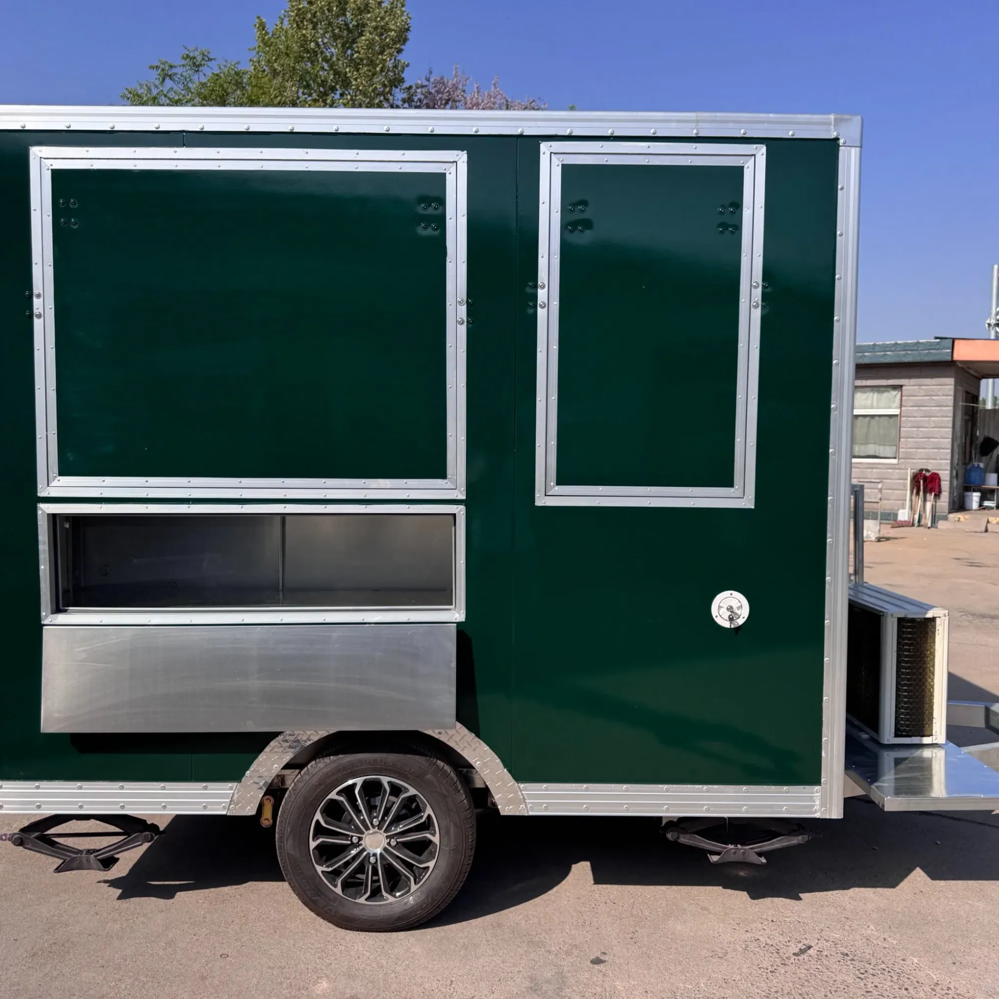 Кастомизированный мобильный фургон для еды 2