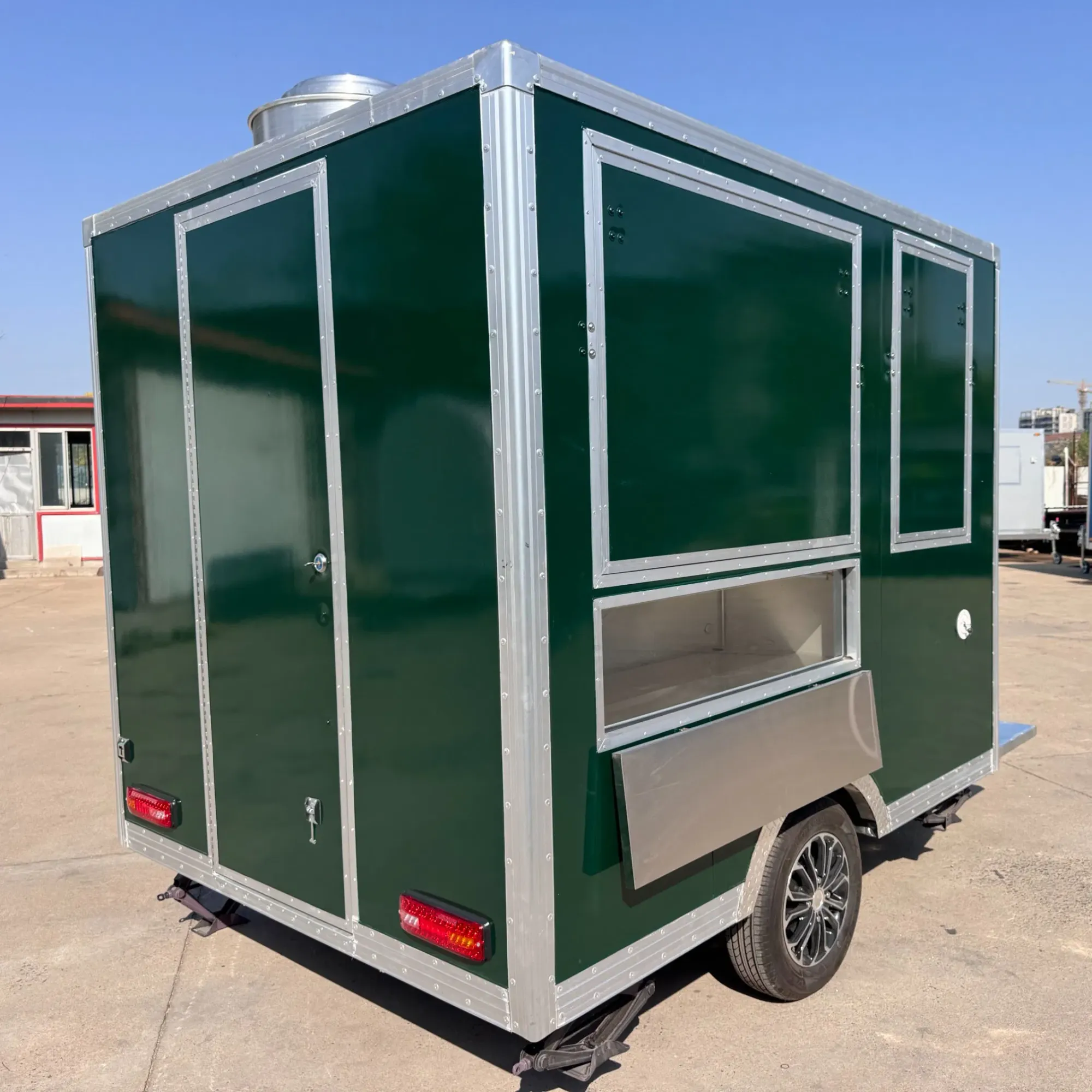 Кастомизированный мобильный фургон для еды