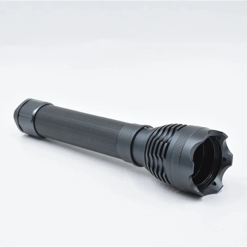 Надежный фонарик с прецизионной инженерией и токарным мастерством