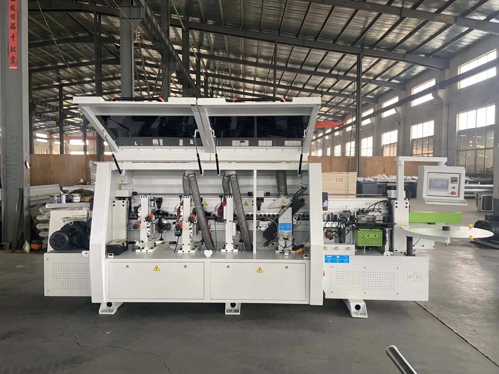 Машина для оклейки кромки с предварительной фрезеровкой и клеем EVA 2