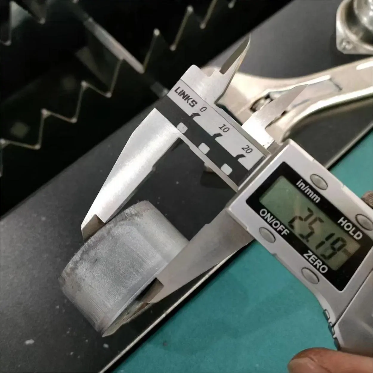 Профессиональная лазерная резка металла XH-3015 5