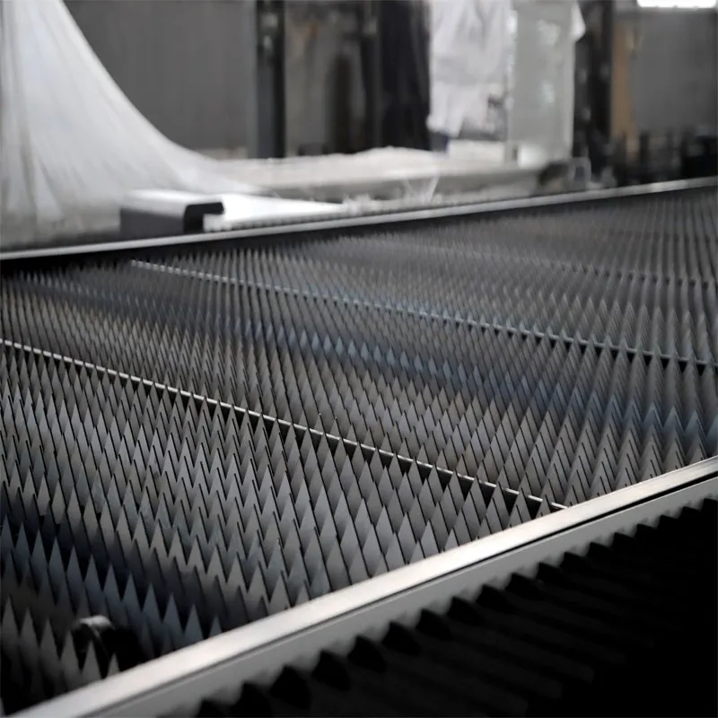 Профессиональная лазерная резка металла XH-3015 4