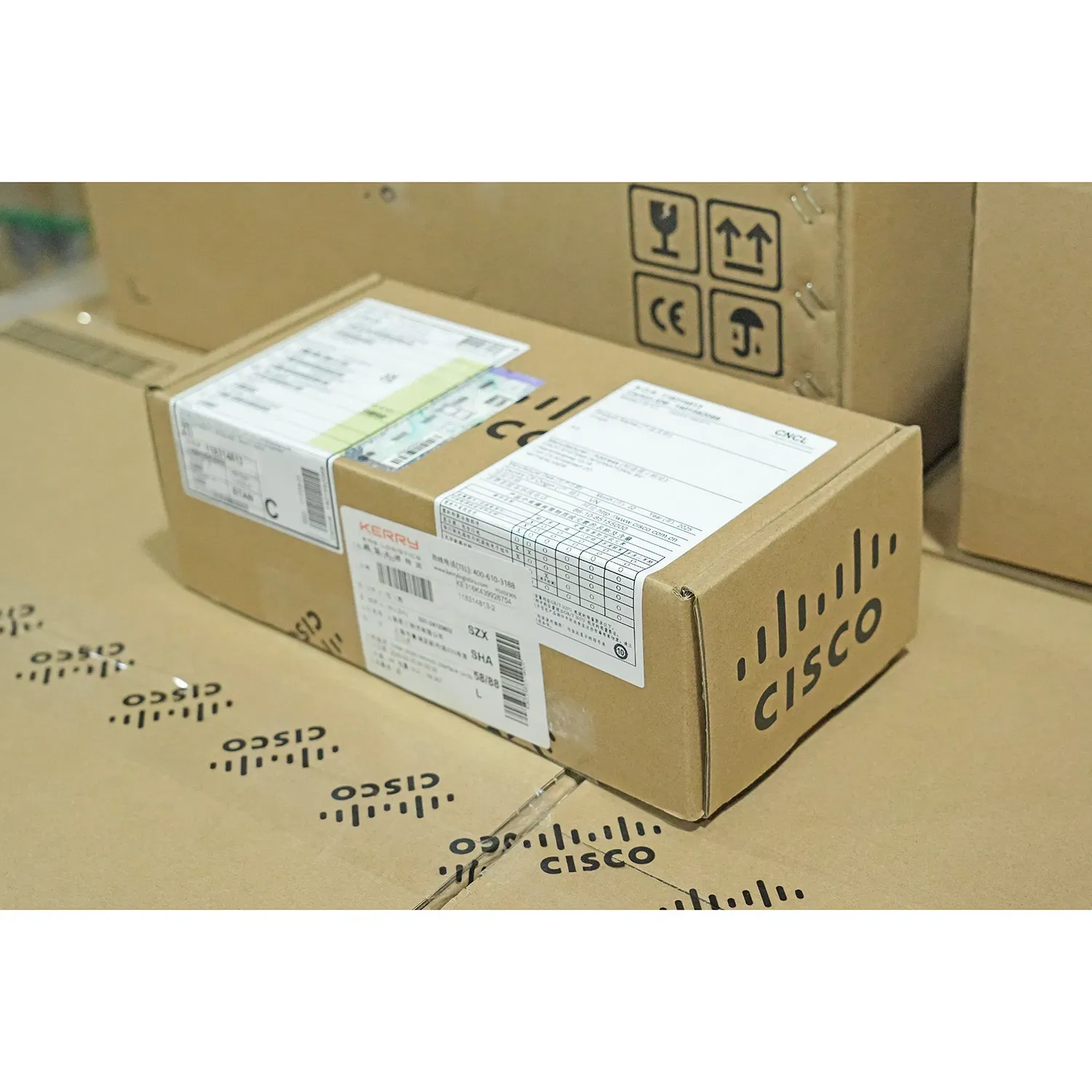 24-Портный Гигабитный Сетевой Коммутатор для Эффективного Управления Сетью 4