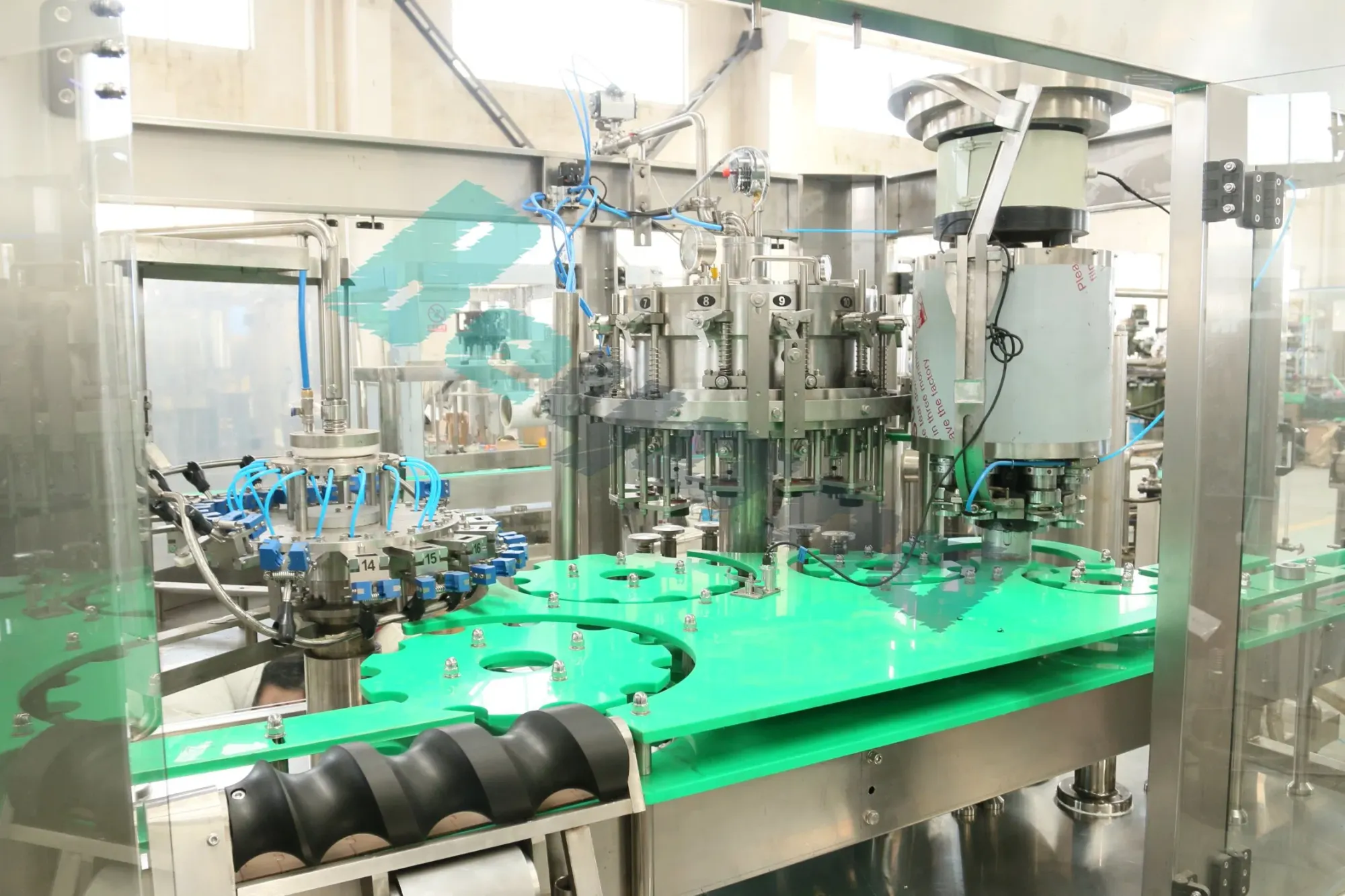 Автоматическая линия розлива и запечатывания стеклянных бутылок BY2510 4