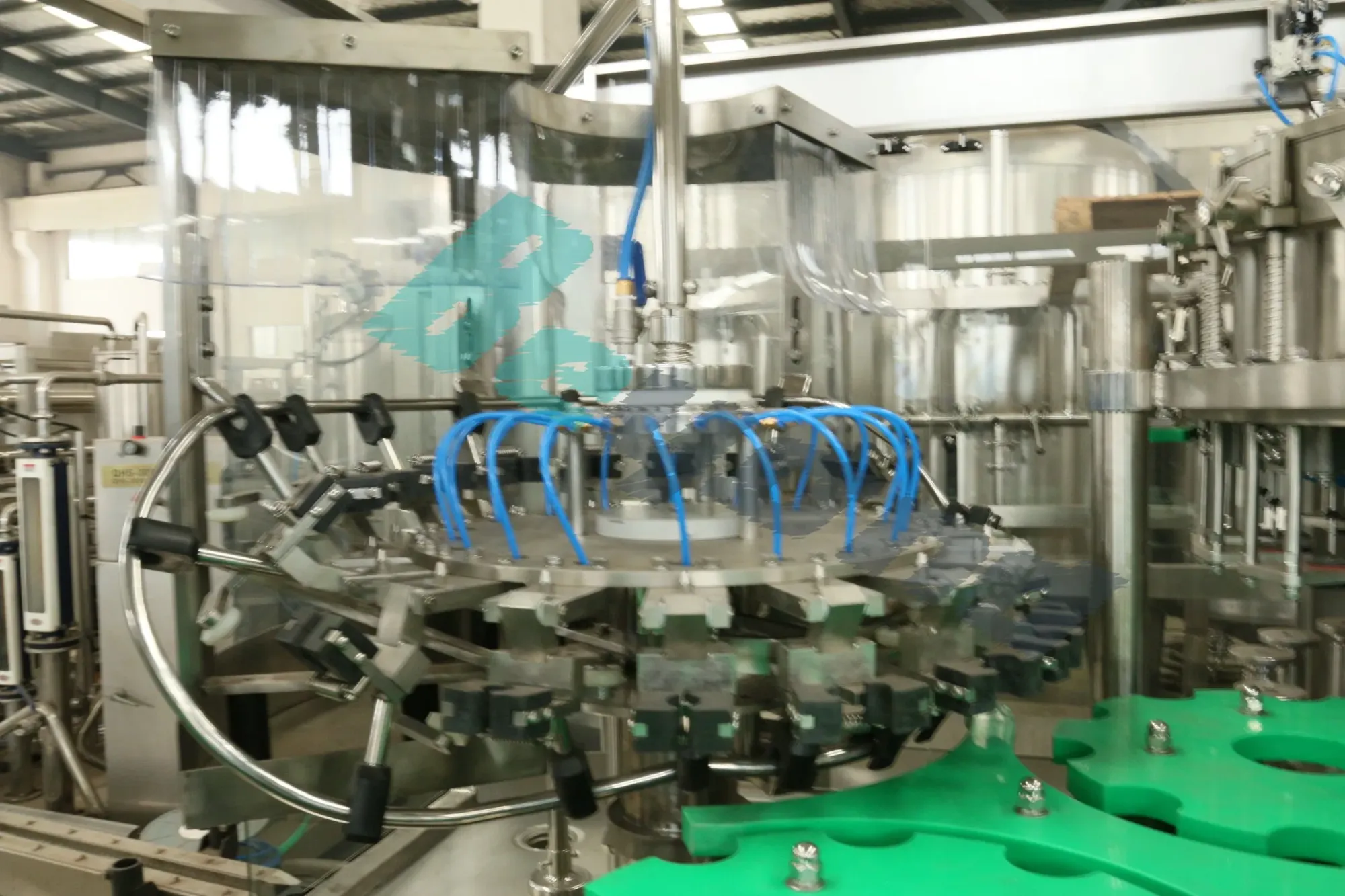 Автоматическая линия розлива и запечатывания стеклянных бутылок BY2510 2