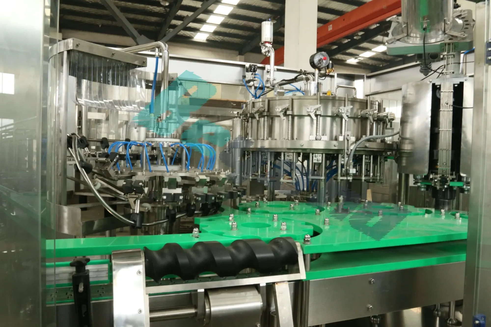 Автоматическая линия розлива и запечатывания стеклянных бутылок BY2510 6