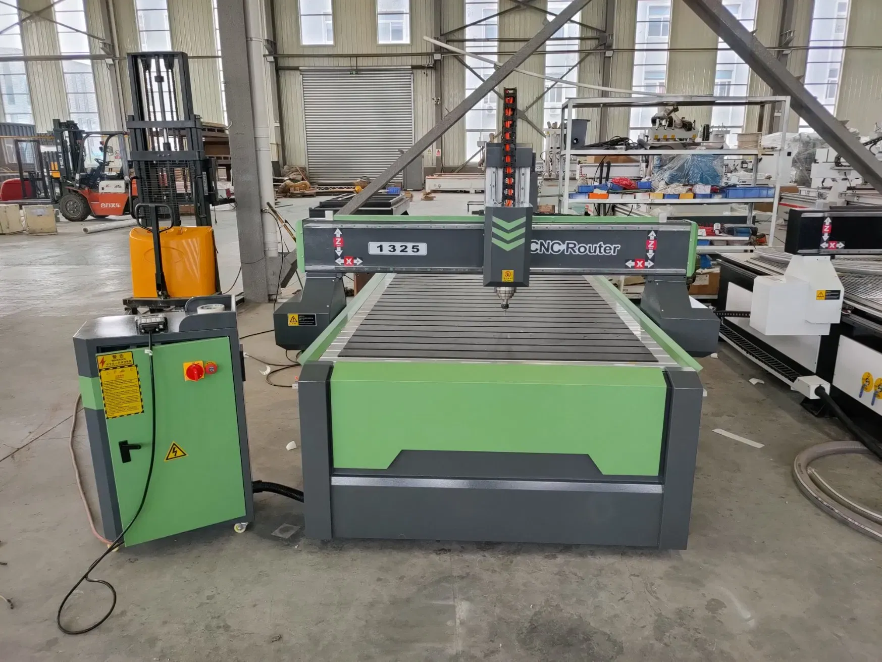 Профессиональный станок с ЧПУ для шкафов ZD1325 2