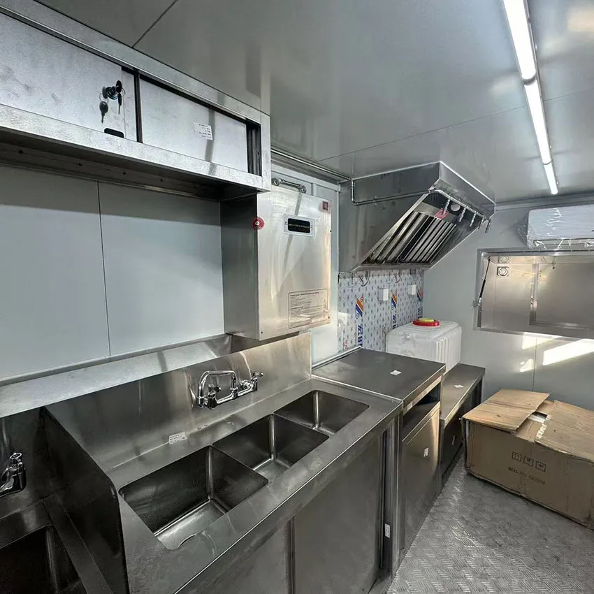 Мобильный пищевой трейлер с полностью оборудованной кухней 5