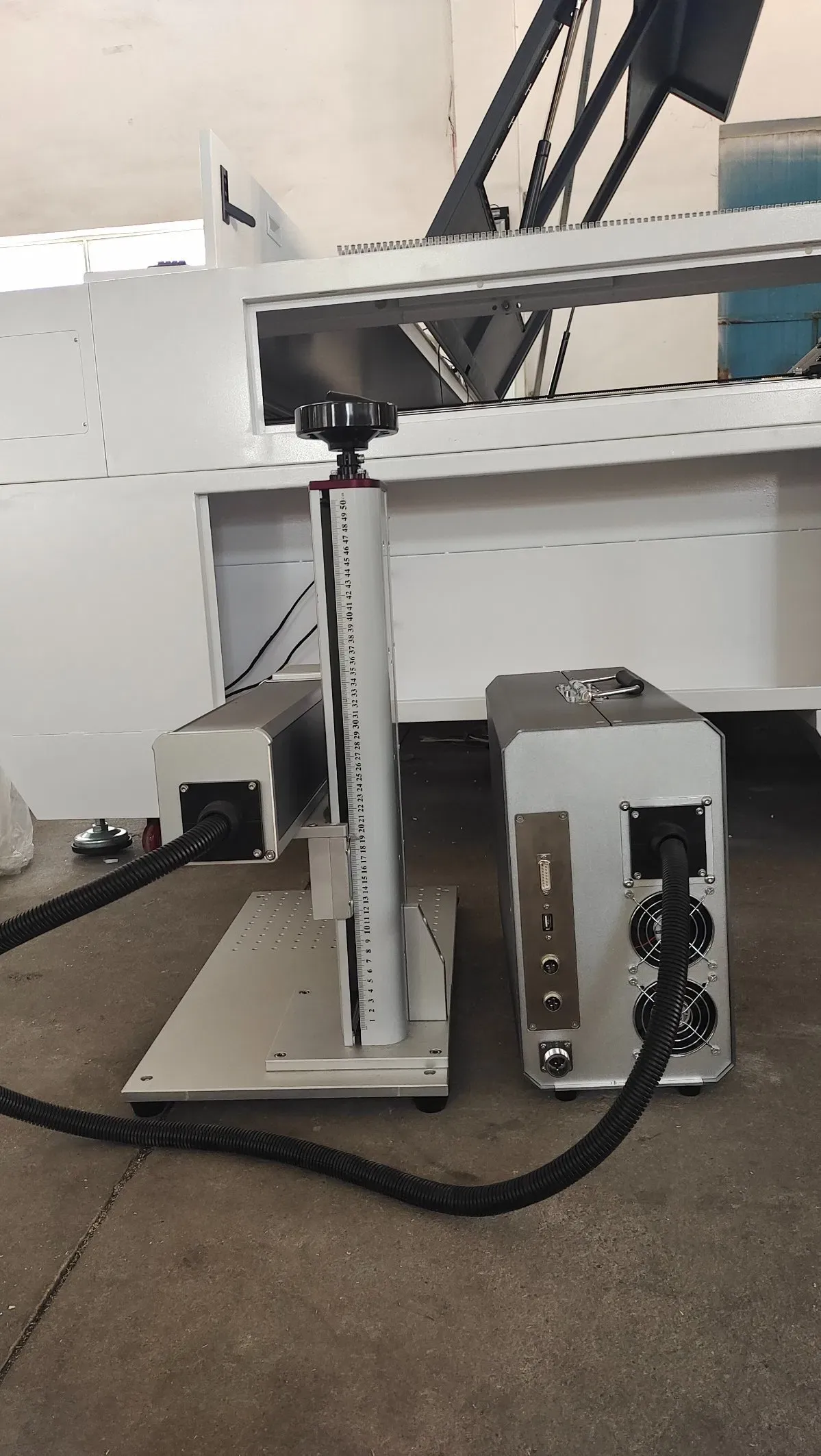 Профессиональная машина для гравировки и маркировки волоконным лазером 60W 6