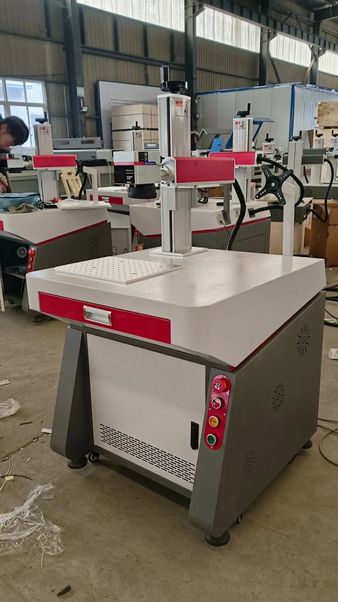 Профессиональный лазерный маркировочный станок с большим движением по осям X и Y 2