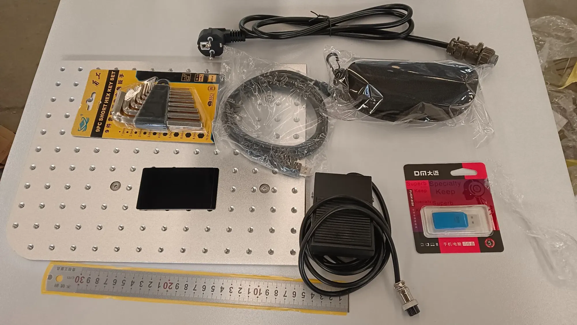 Профессиональный лазерный маркировочный станок с большим движением по осям X и Y 3