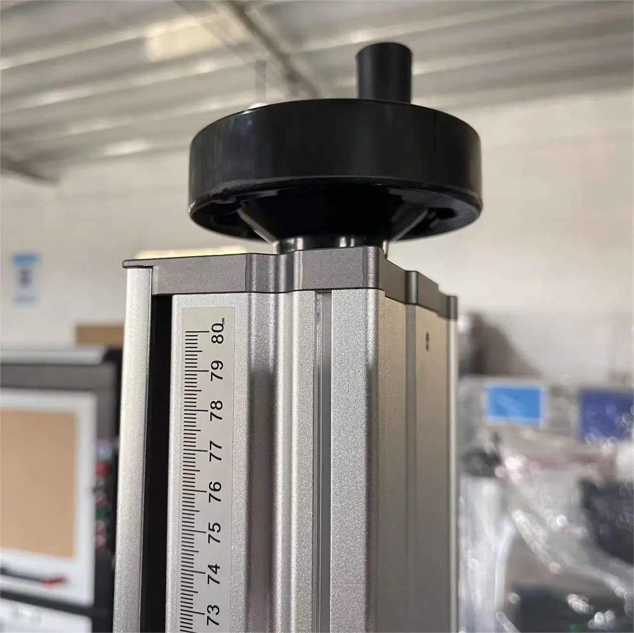 Лазерная маркировочная машина XH-C-30W с волоконным лазером 2