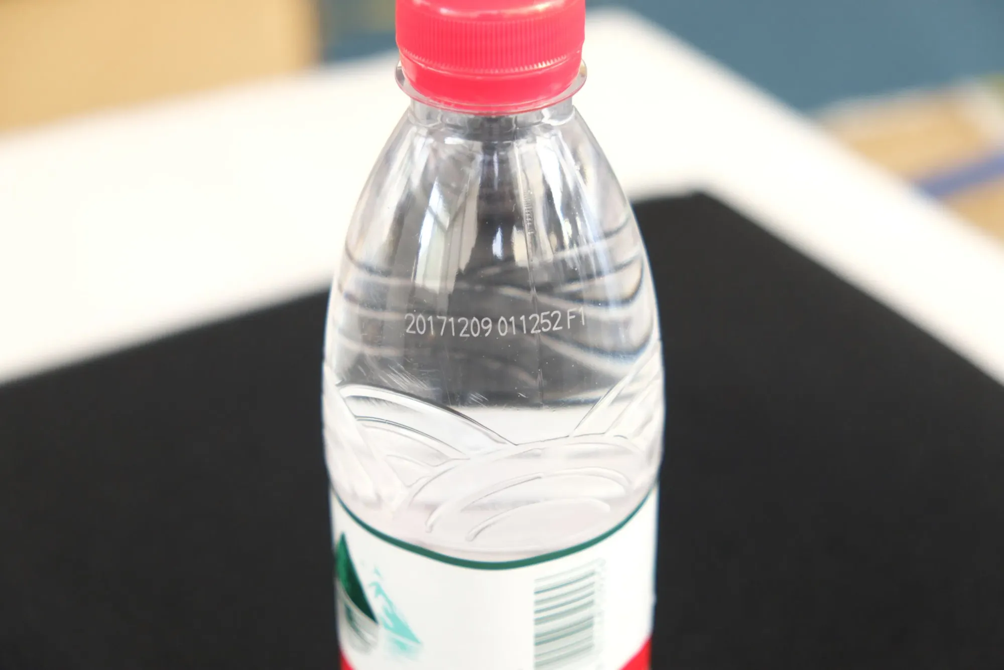 Лазерная машина для кодирования дат на пластиковых алюминиевых фольговых пакетах 4