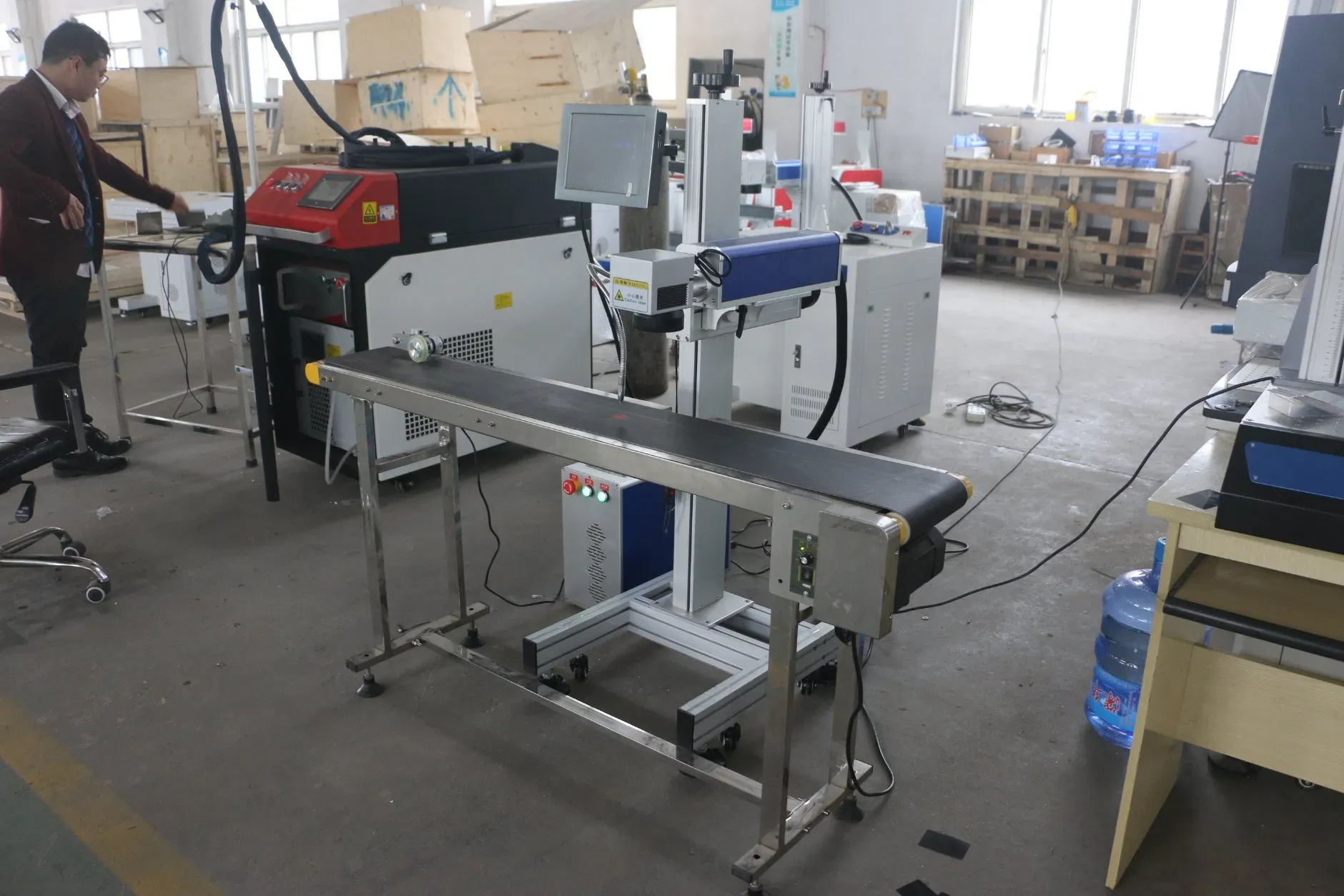 Лазерная маркировочная машина для ювелирных изделий с конвейером