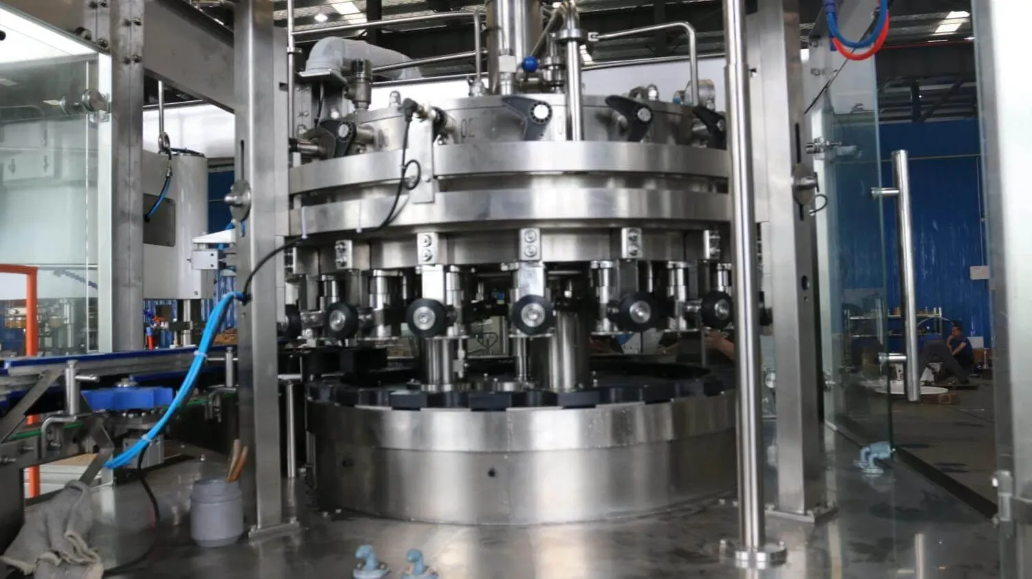 Полностью автоматизированная производственная линия для розлива газированных напитков и пива 5