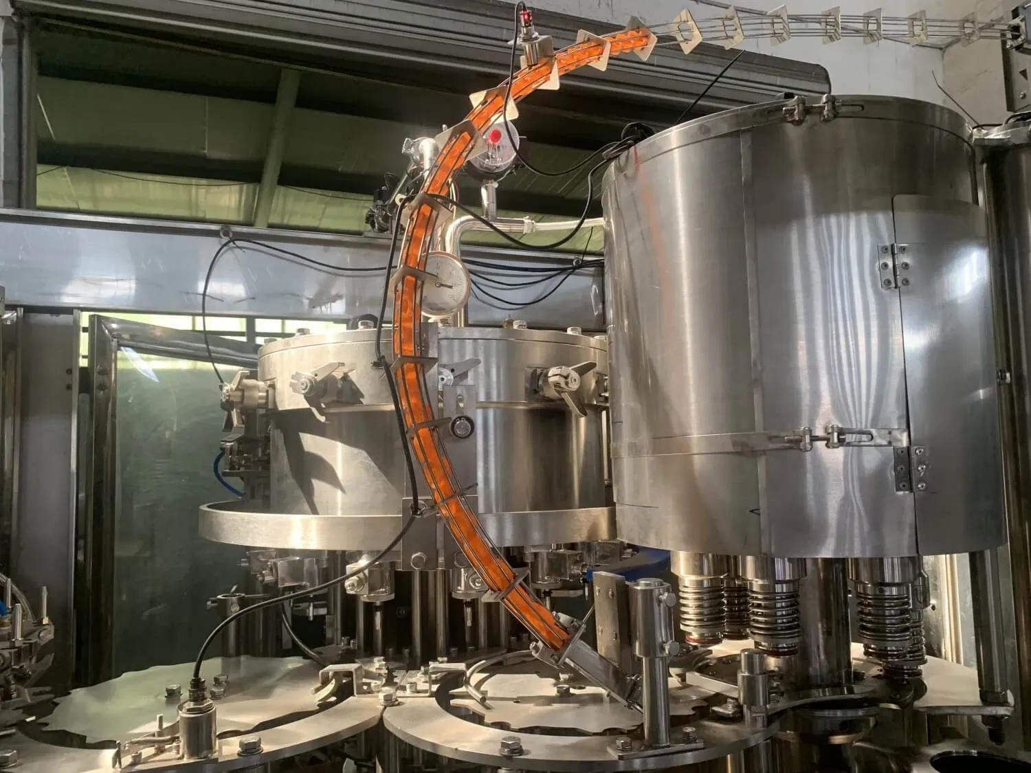 Полностью автоматическая машина для розлива и укупорки бутылок 5