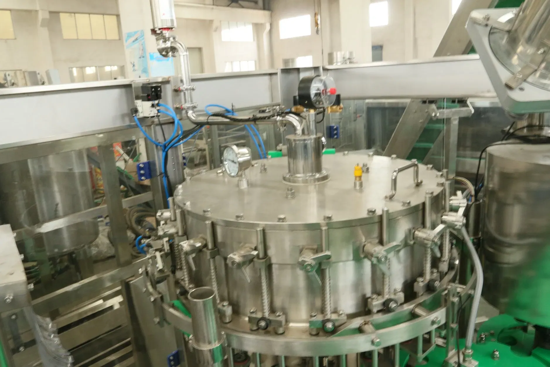 Полностью автоматическая машина для мойки, запечатывания и розлива 3 в 1 2