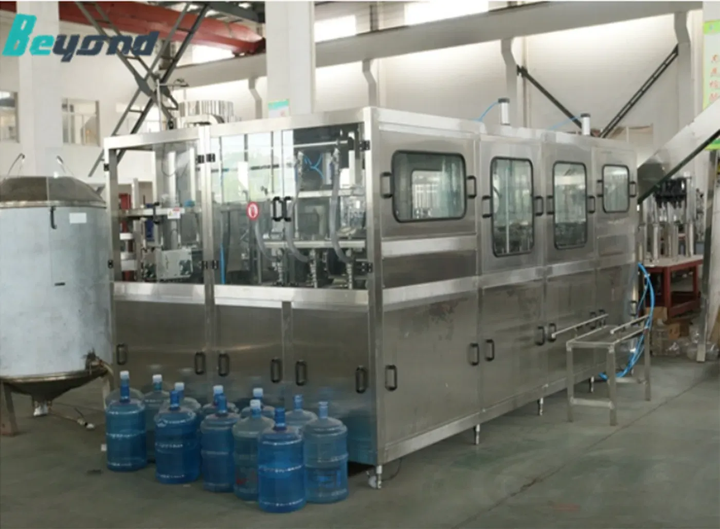 Полностью автоматическая машина для розлива, закупорки, упаковки и запечатывания воды 2