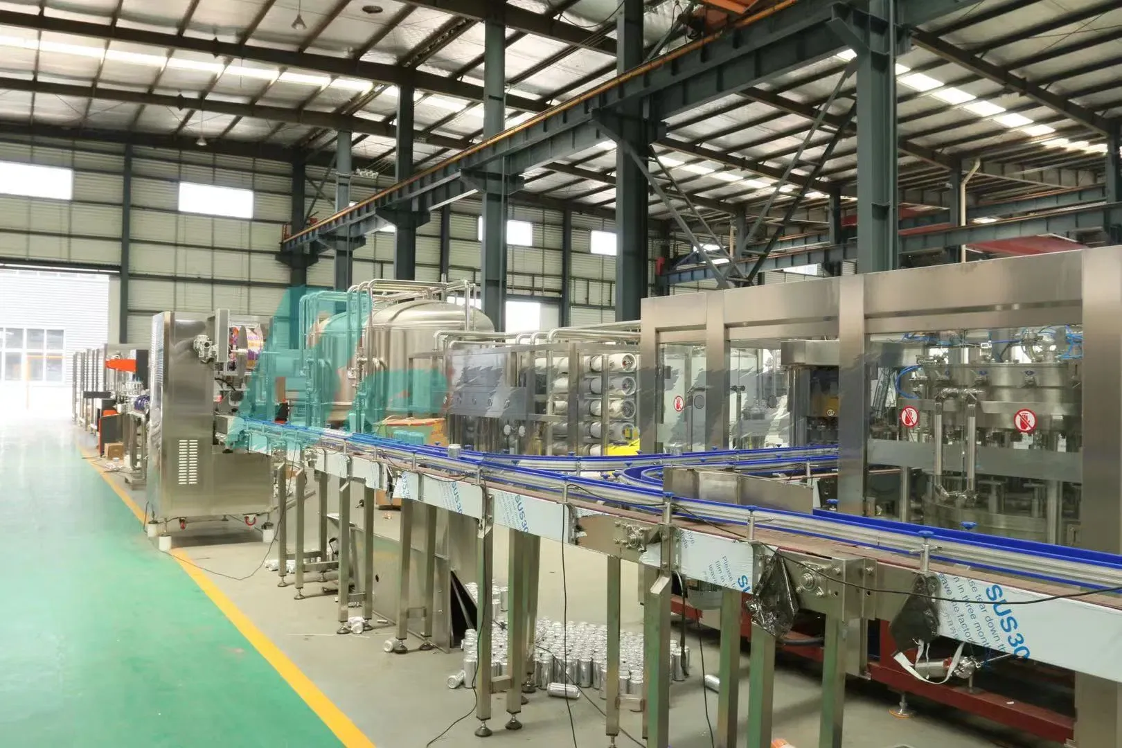 Полностью автоматическая система Monoblock 3 в 1 для заправки напитков и укупорки 2