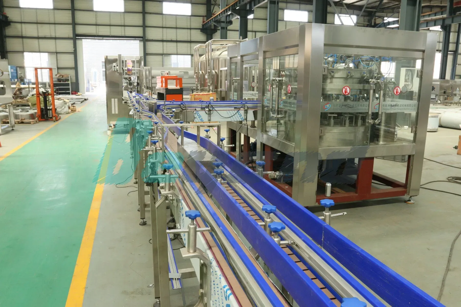 Полностью автоматическая система Monoblock 3 в 1 для заправки напитков и укупорки 5