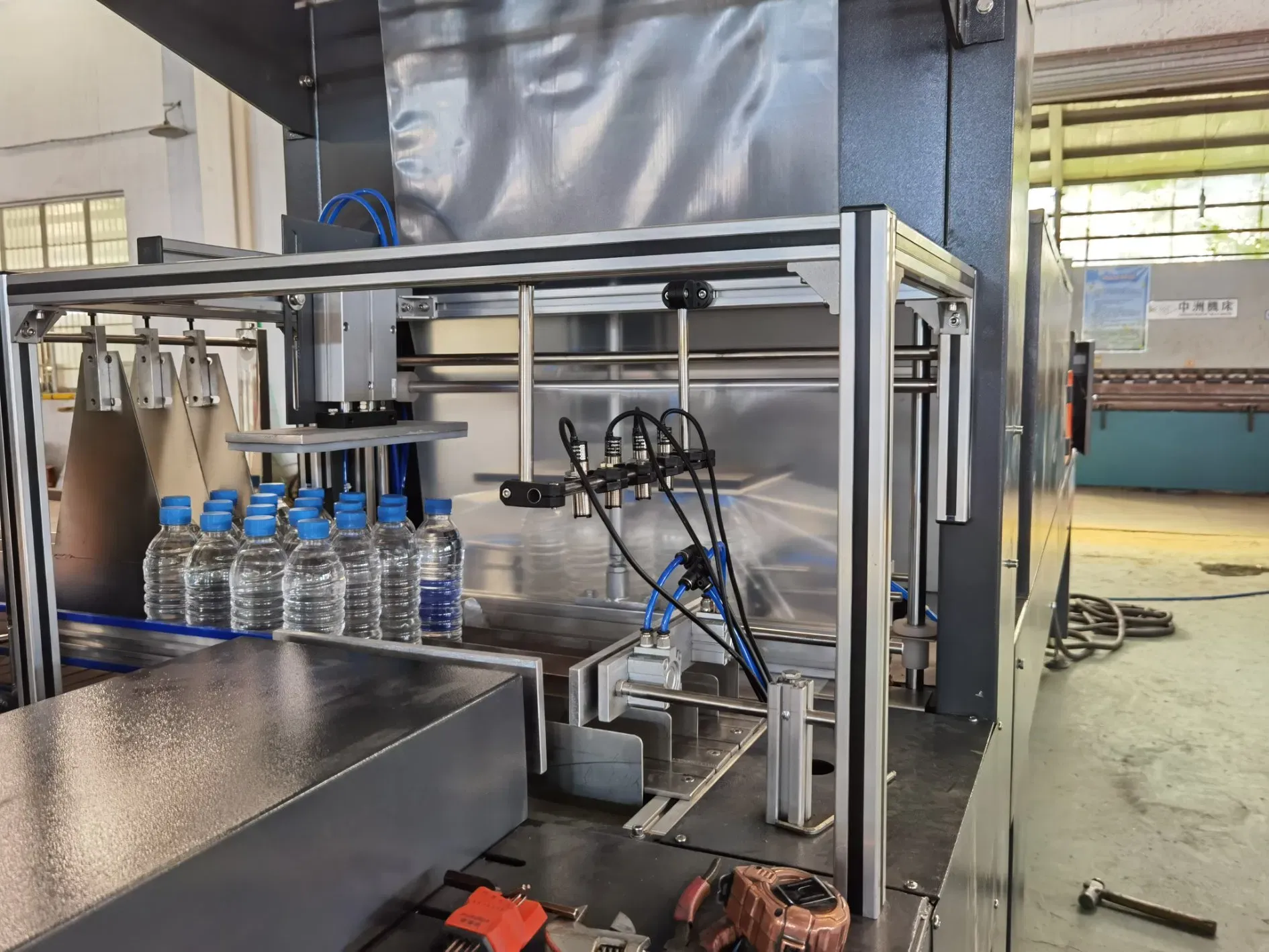 Полностью Автоматическая Производственная Линия для Розлива и Упаковки Небольших Бутылок с Минеральной и Очищенной Водой 4