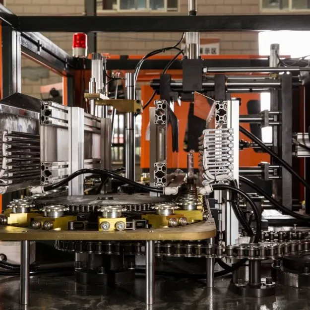 Экструзионные выдувные машины BY-250306 для производства бутылок из PET 3