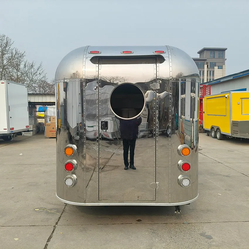 Полностью оборудованный киоск для фастфуда и кейтеринга