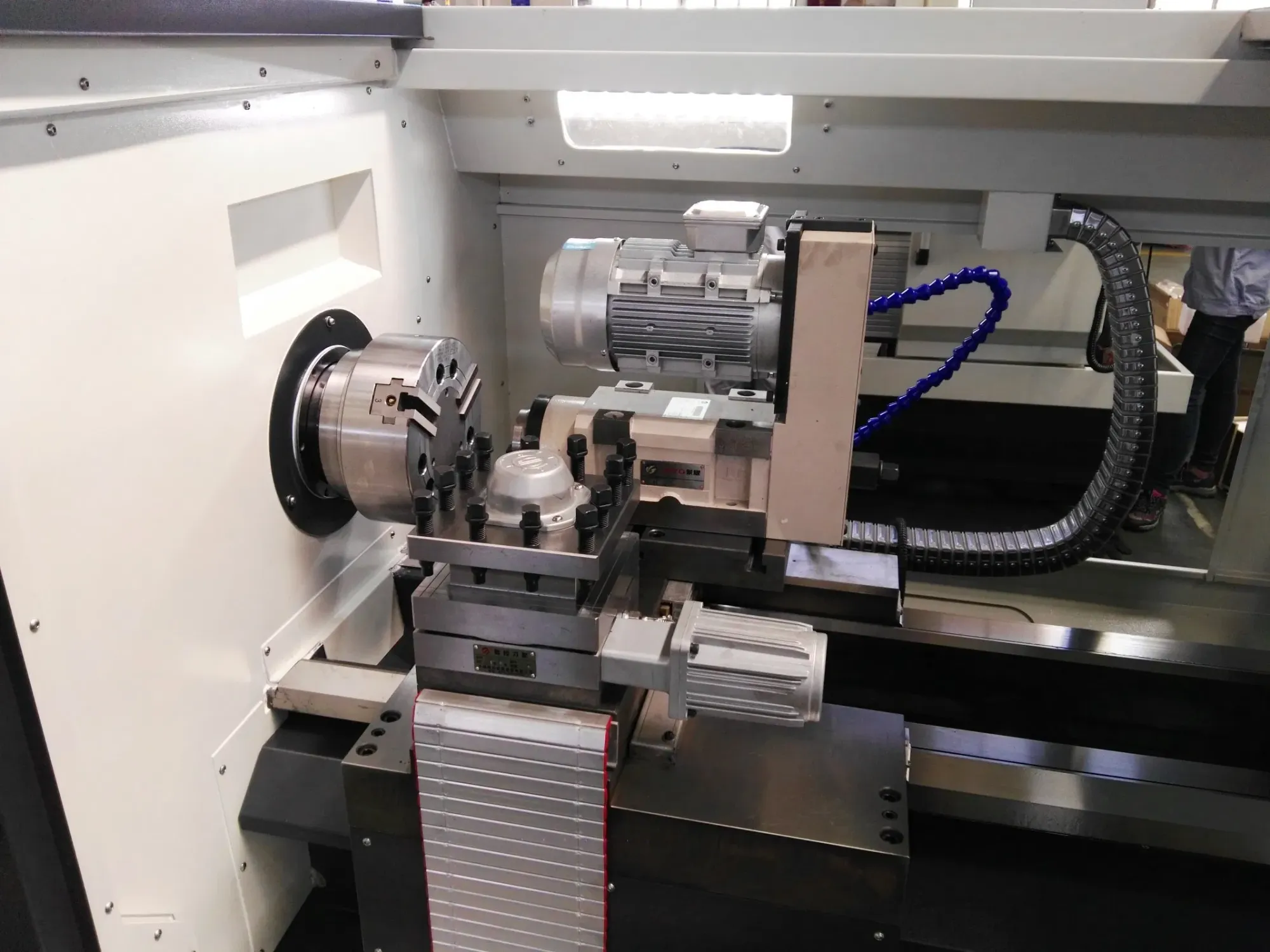 Миниатюрный горизонтальный токарный станок Ck6150 с ЧПУ 6