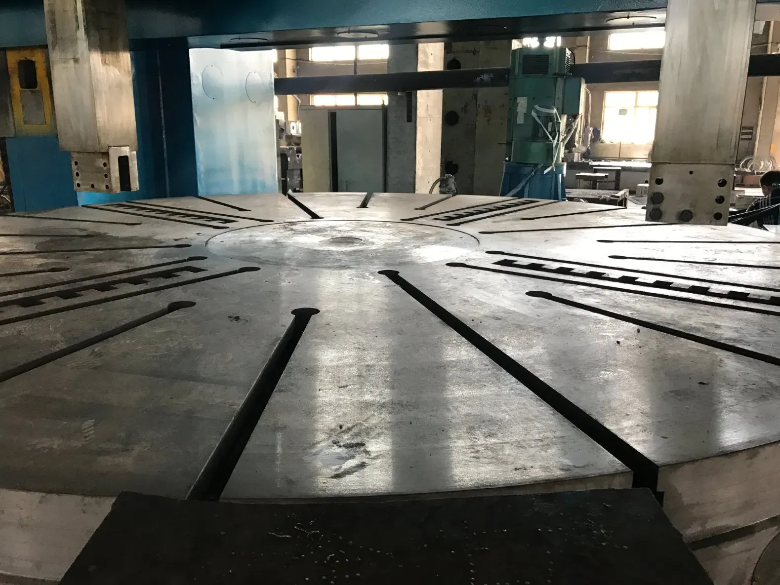 Профессиональный горизонтальный токарный станок с ЧПУ 3