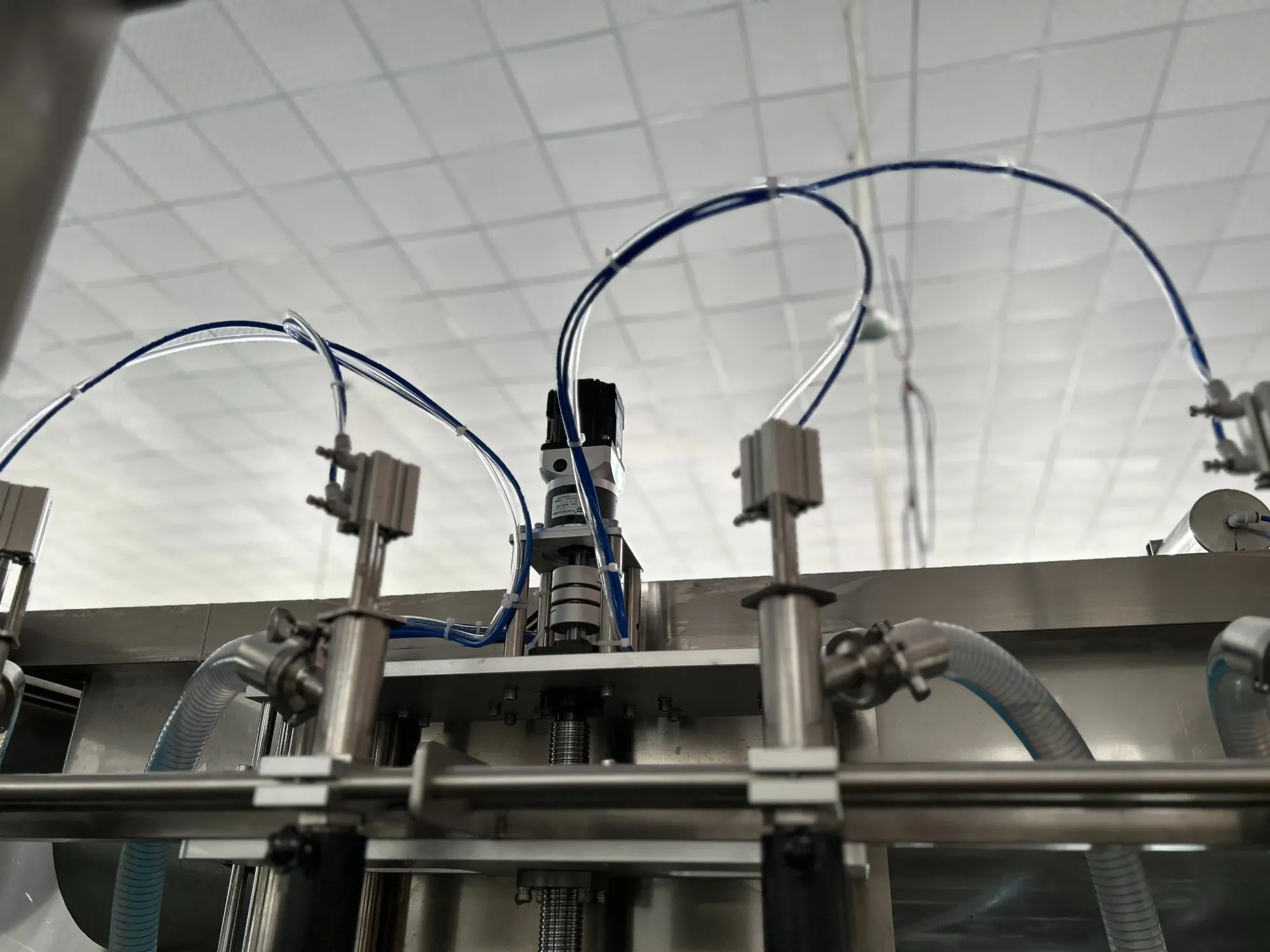 Автоматический заполняющий станок для химических бочек с управлением ПЛК 5