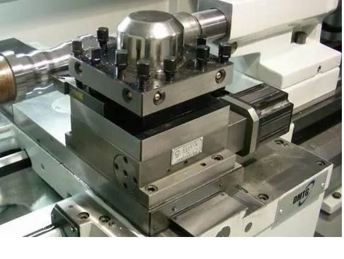 Высокоэффективный токарный станок CK6150 с ЧПУ 2