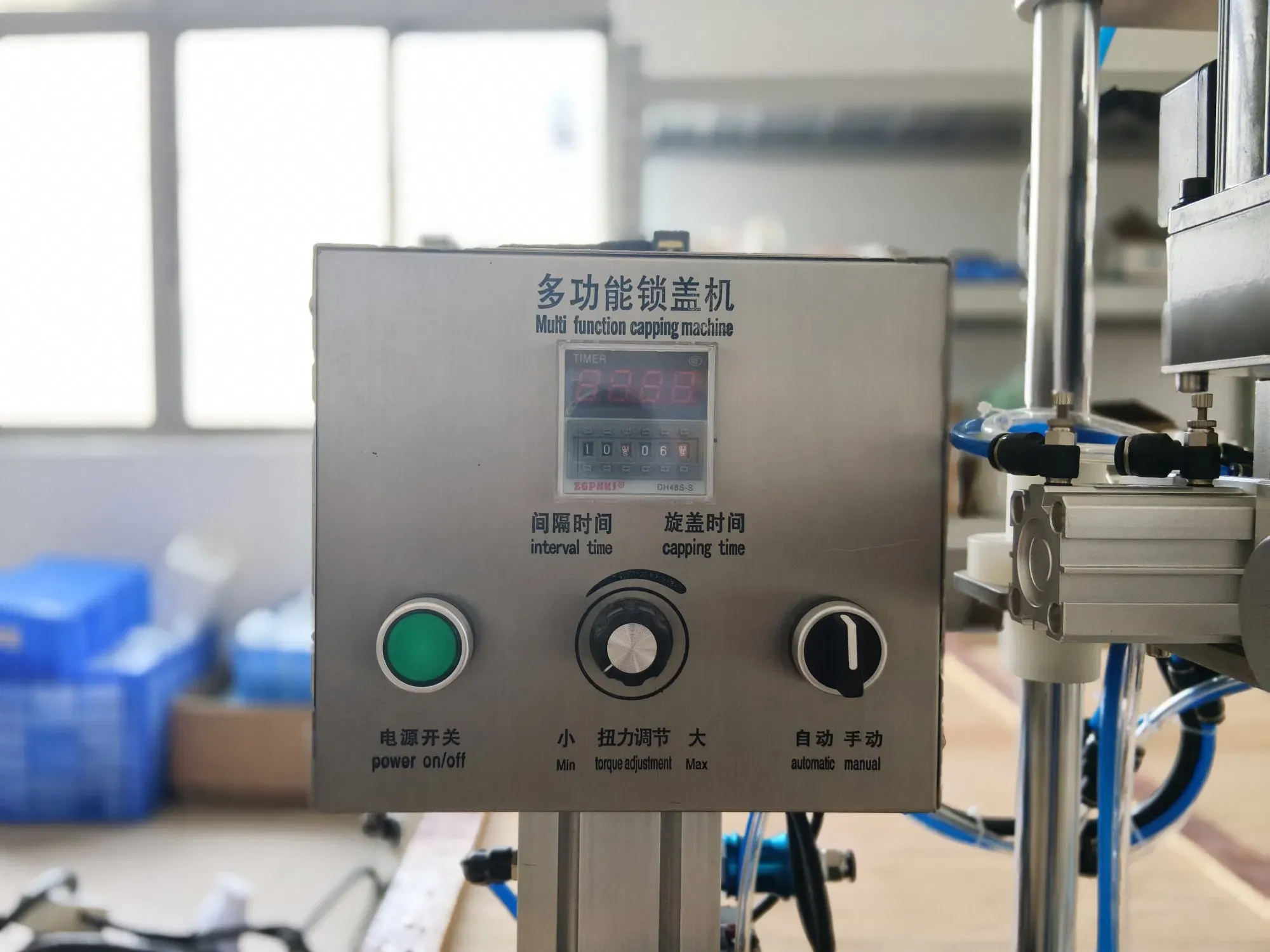 Полуавтоматическая машина для укупорки пластиковых бутылок 4